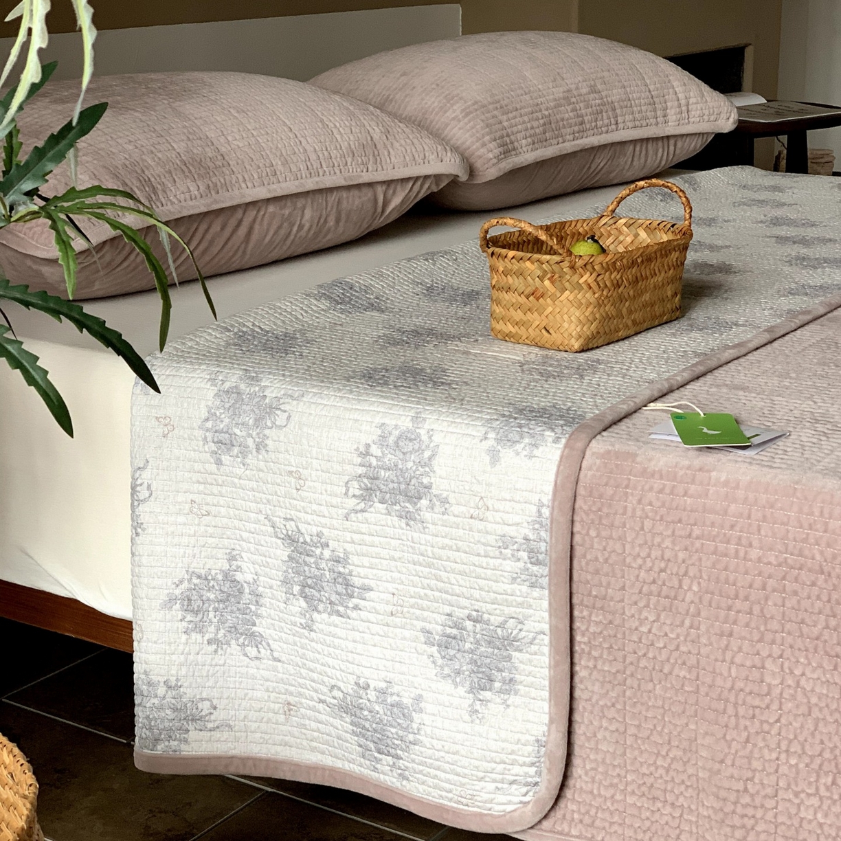 91家纺网 家纺一手货源 找家纺 汇庭 2025秋冬新款绒绒单品床盖系列 唯露