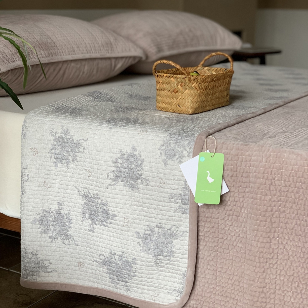 91家纺网 家纺一手货源 找家纺 汇庭 2025秋冬新款绒绒单品床盖系列 唯露