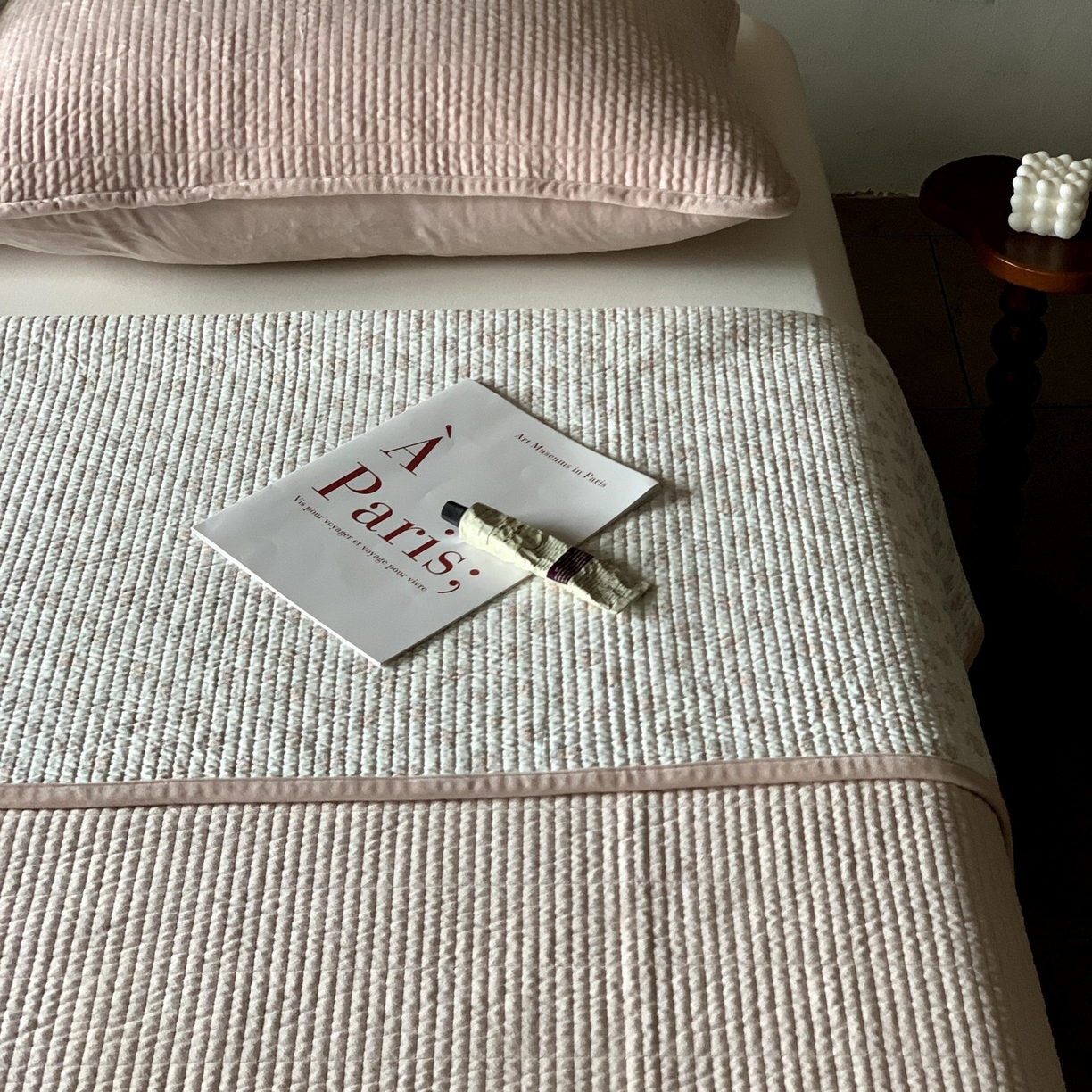 91家纺网 家纺一手货源 找家纺 汇庭 2025秋冬新款绒绒单品床盖系列 梦娜