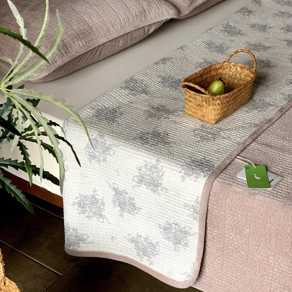 91家纺网 家纺一手货源 找家纺 汇庭 2025秋冬新款绒绒单品床盖系列 唯露