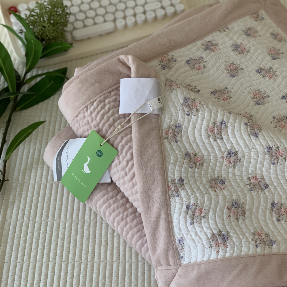 91家纺网 家纺一手货源 找家纺 汇庭 2025秋冬新款卡司绒单品床盖系列 蜜语