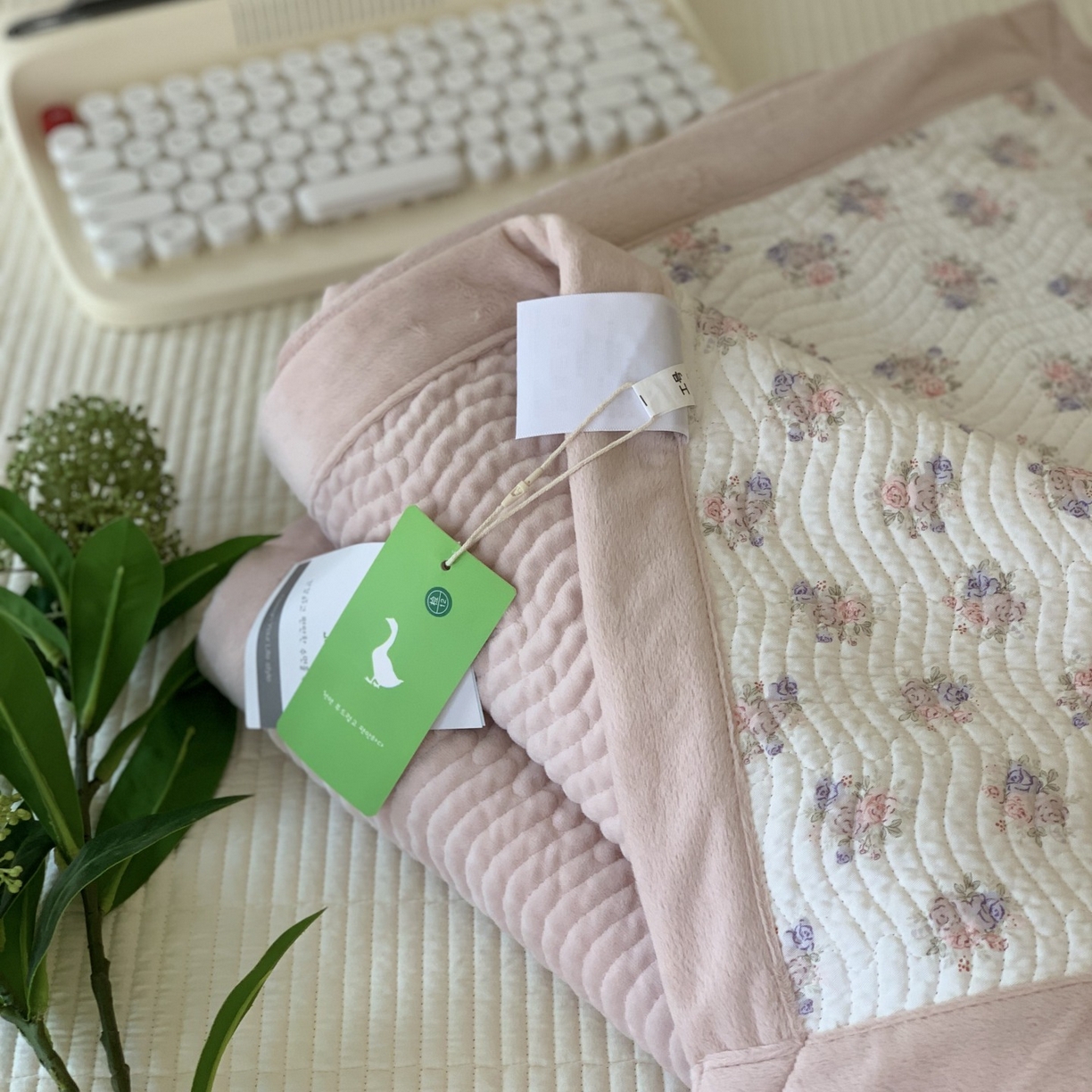 91家纺网 家纺一手货源 找家纺 汇庭 2025秋冬新款卡司绒单品床盖系列 蜜语