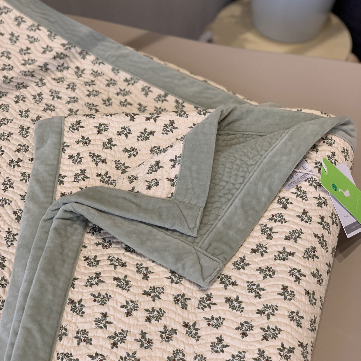 91家纺网 家纺一手货源 找家纺 汇庭 2025秋冬新款卡司绒单品床盖系列 欧菲绿