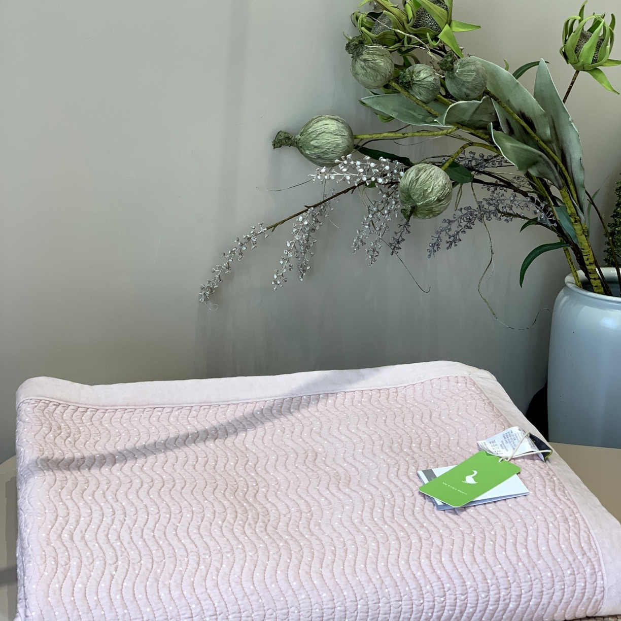 91家纺网 家纺一手货源 找家纺 汇庭 2025秋冬新款卡司绒单品床盖系列 气泡粉