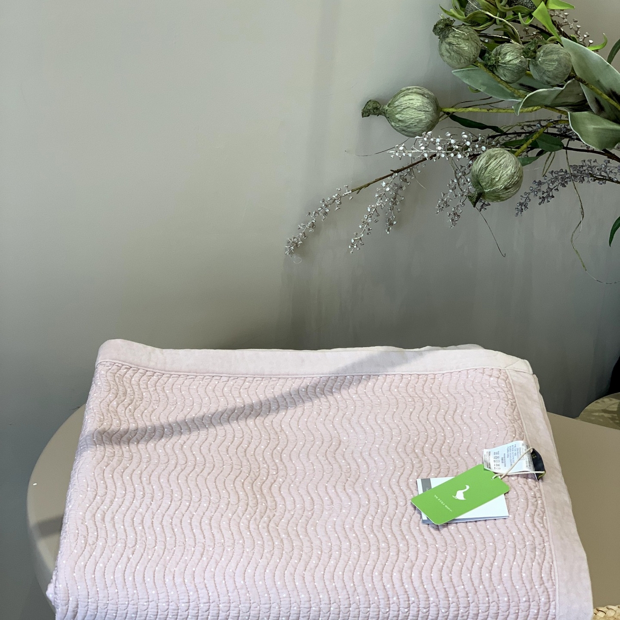 91家纺网 家纺一手货源 找家纺 汇庭 2025秋冬新款卡司绒单品床盖系列 气泡粉