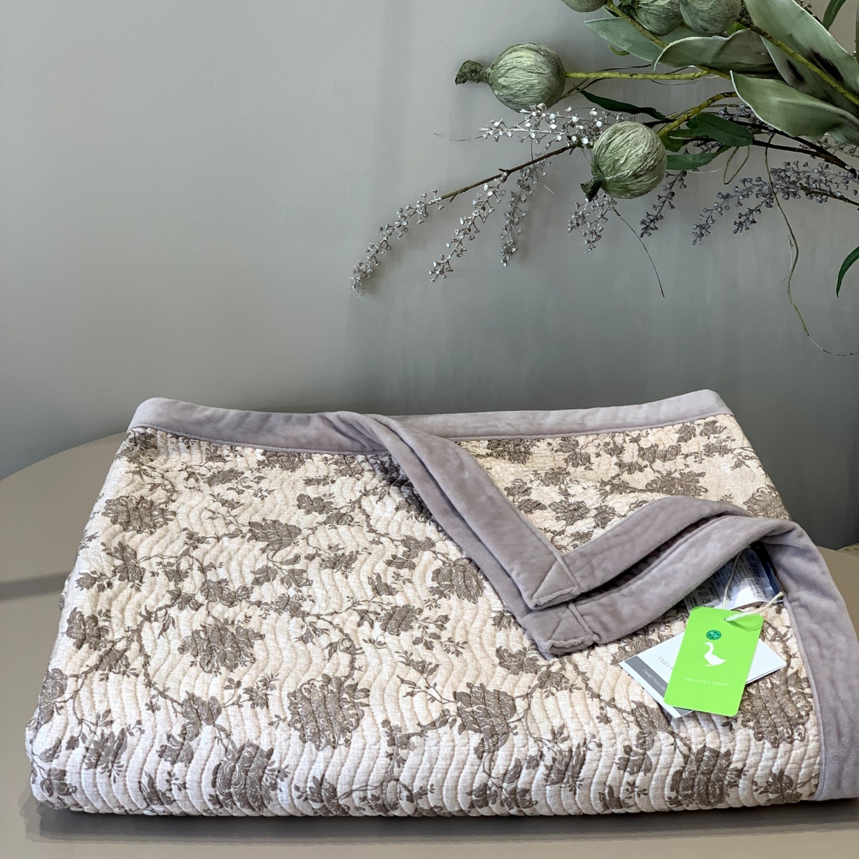 91家纺网 家纺一手货源 找家纺 汇庭 2025秋冬新款卡司绒单品床盖系列 悦雅舒