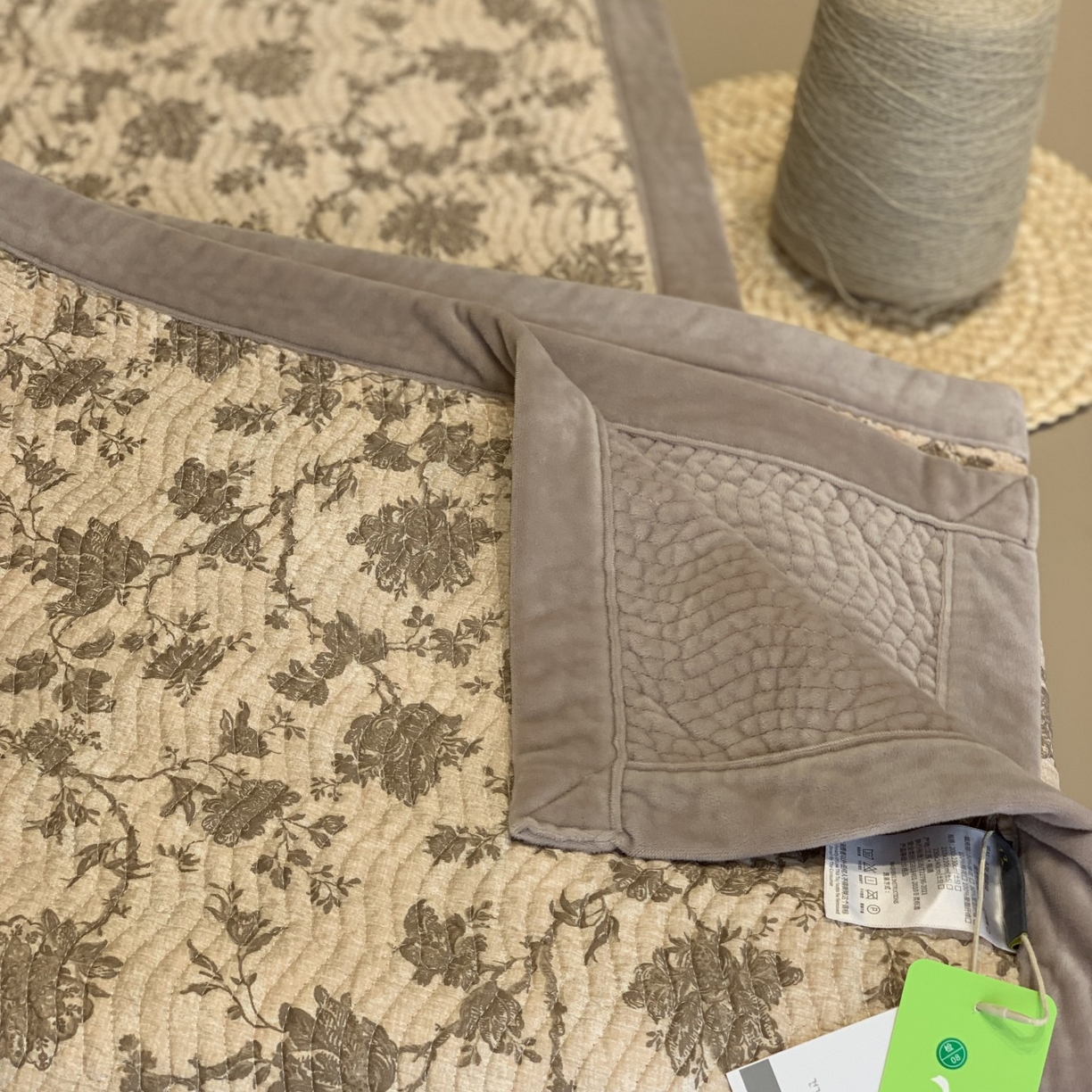 91家纺网 家纺一手货源 找家纺 汇庭 2025秋冬新款卡司绒单品床盖系列 悦雅舒