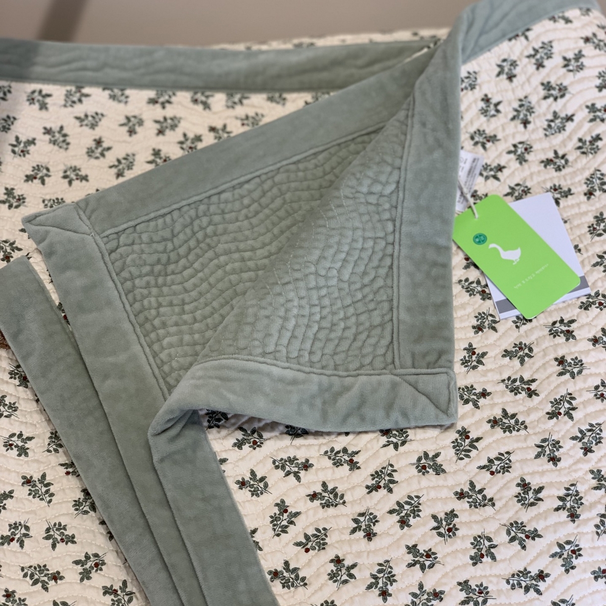 91家纺网 家纺一手货源 找家纺 汇庭 2025秋冬新款卡司绒单品床盖系列 欧菲绿