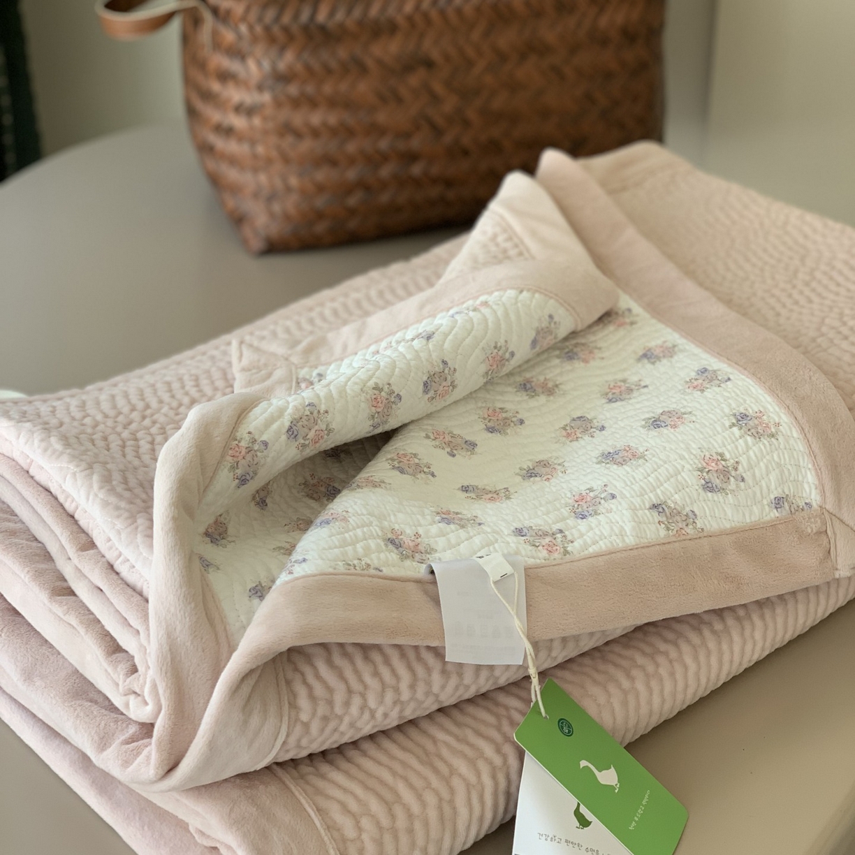 91家纺网 家纺一手货源 找家纺 汇庭 2025秋冬新款卡司绒单品床盖系列 蜜语