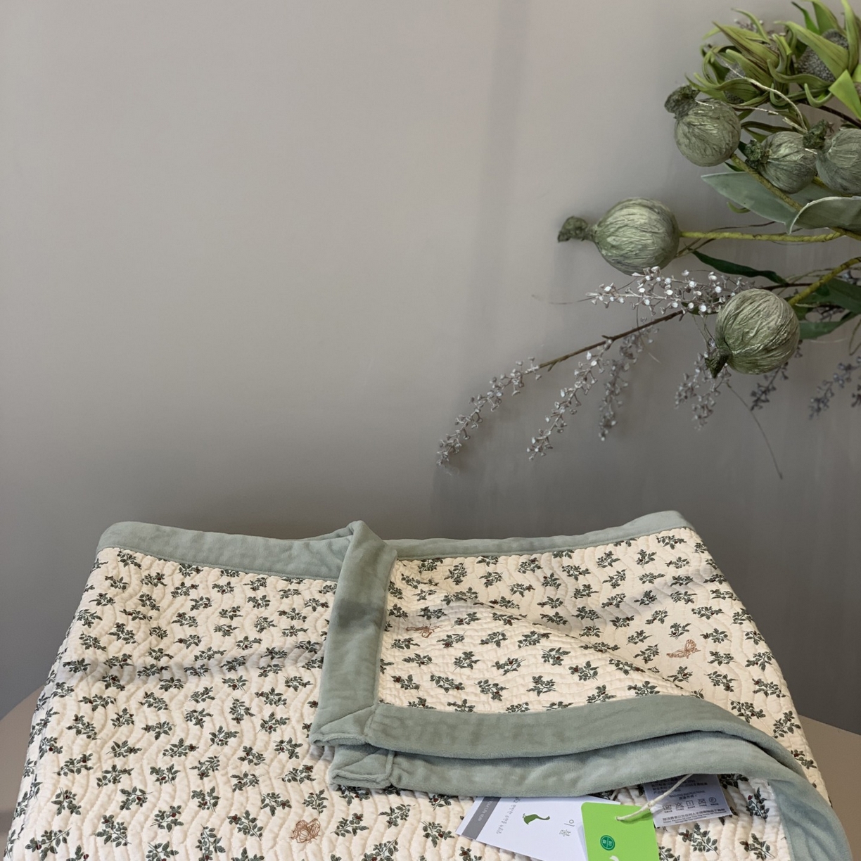 91家纺网 家纺一手货源 找家纺 汇庭 2025秋冬新款卡司绒单品床盖系列 欧菲绿