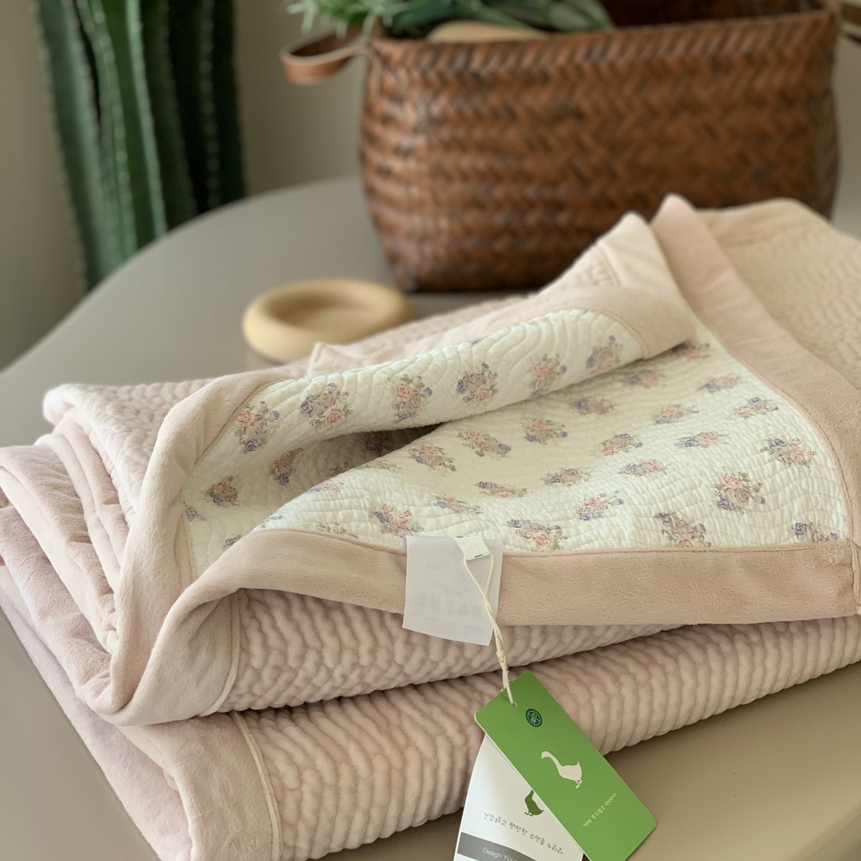 91家纺网 家纺一手货源 找家纺 汇庭 2025秋冬新款卡司绒单品床盖系列 蜜语