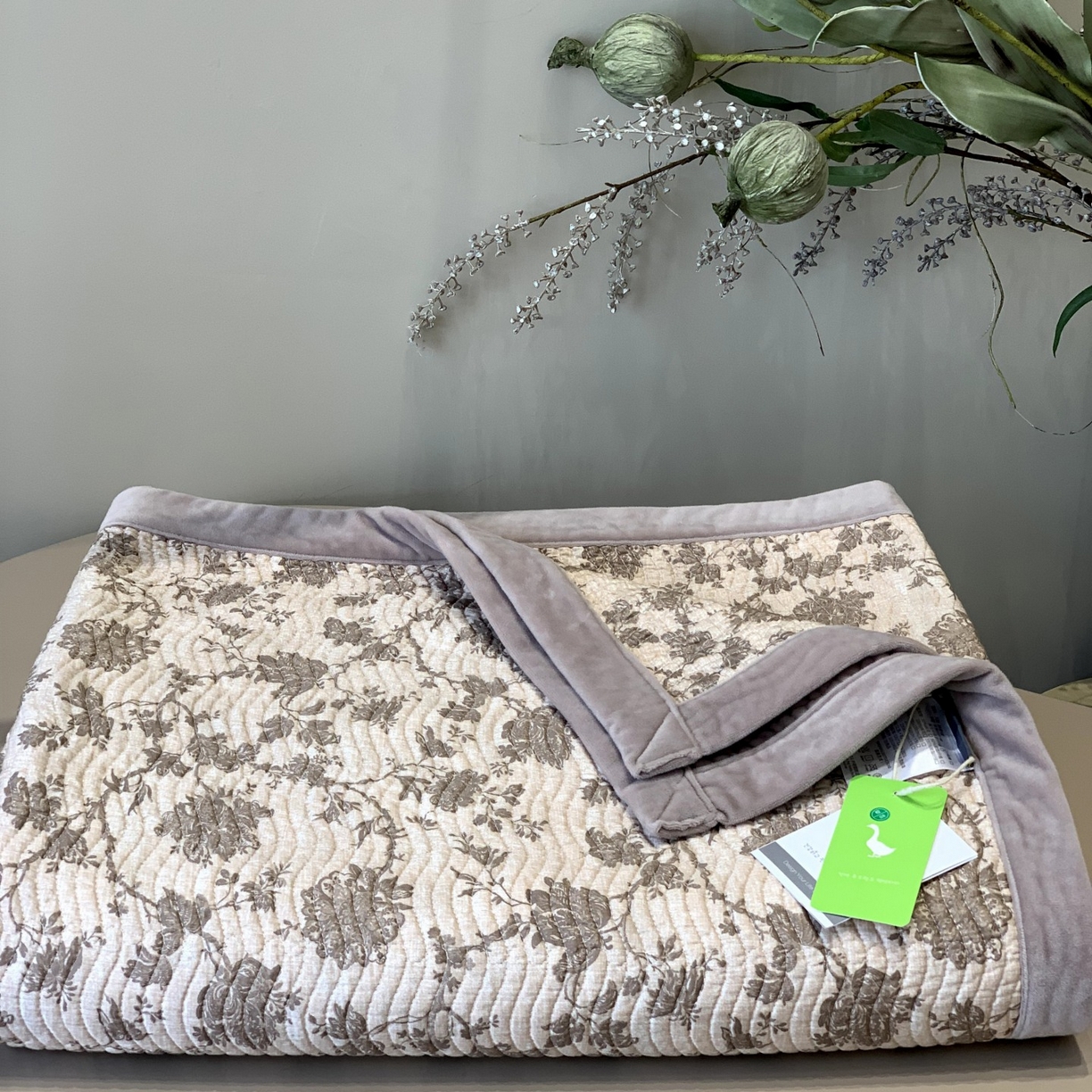 91家纺网 家纺一手货源 找家纺 汇庭 2025秋冬新款卡司绒单品床盖系列 悦雅舒