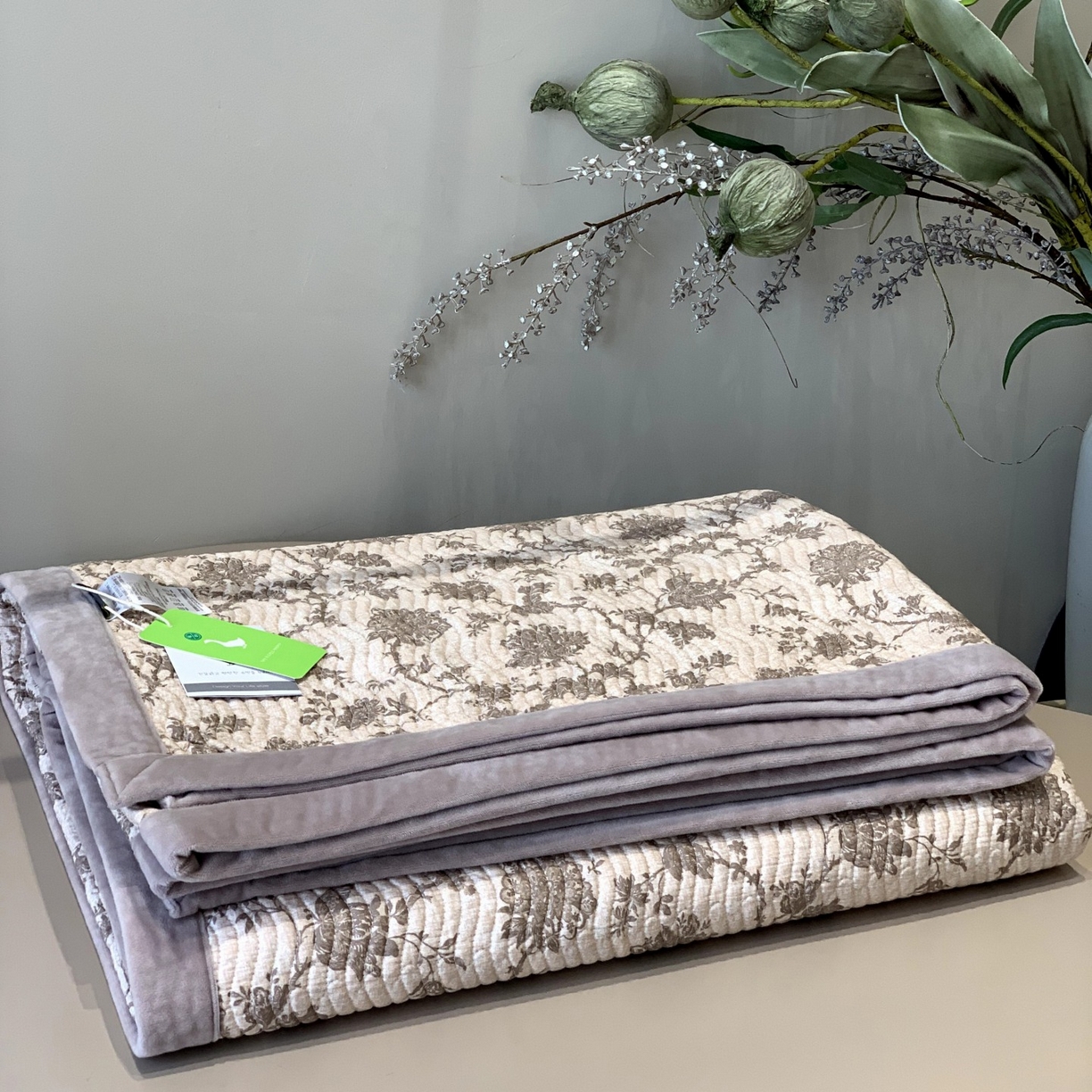 91家纺网 家纺一手货源 找家纺 汇庭 2025秋冬新款卡司绒单品床盖系列 悦雅舒