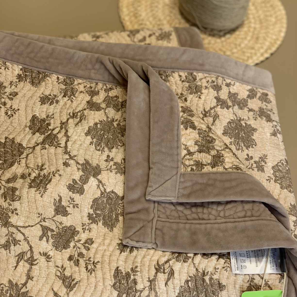 91家纺网 家纺一手货源 找家纺 汇庭 2025秋冬新款卡司绒单品床盖系列 悦雅舒