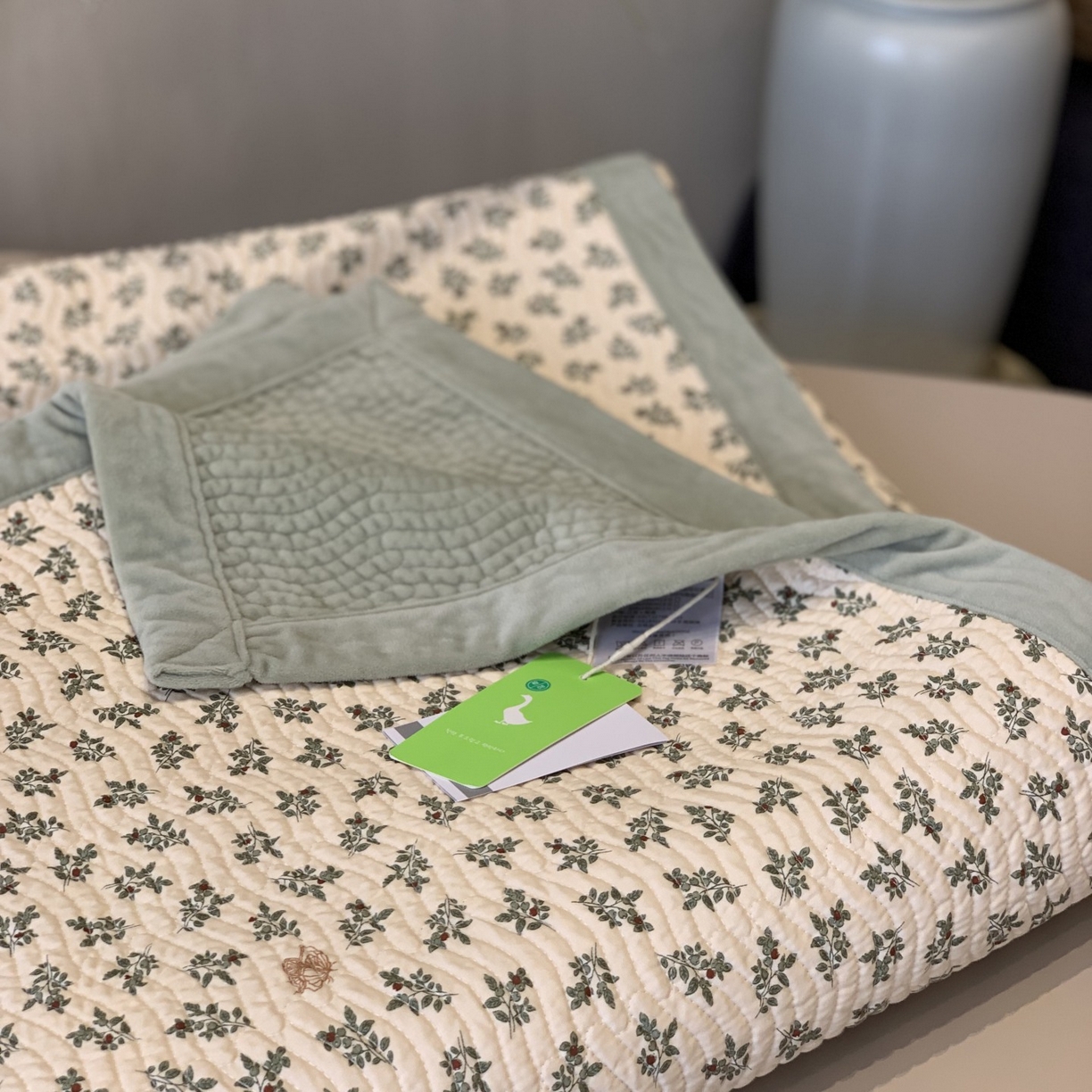 91家纺网 家纺一手货源 找家纺 汇庭 2025秋冬新款卡司绒单品床盖系列 欧菲绿