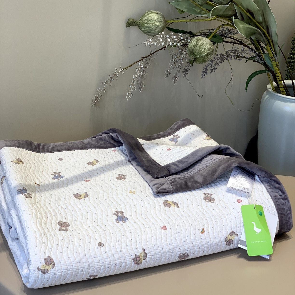 91家纺网 家纺一手货源 找家纺 汇庭 2025秋冬新款卡司绒单品床盖系列 西贝熊