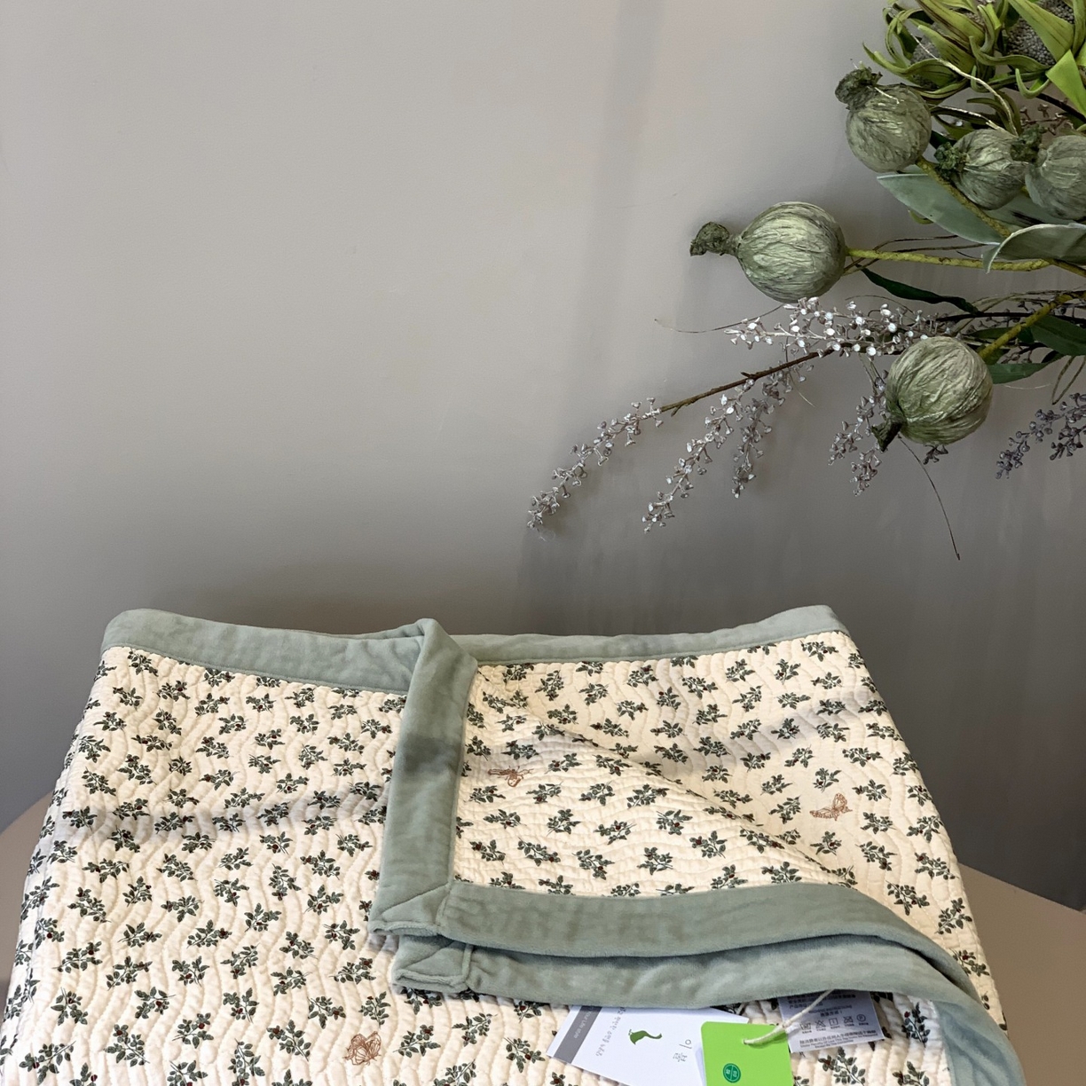 91家纺网 家纺一手货源 找家纺 汇庭 2025秋冬新款卡司绒单品床盖系列 欧菲绿