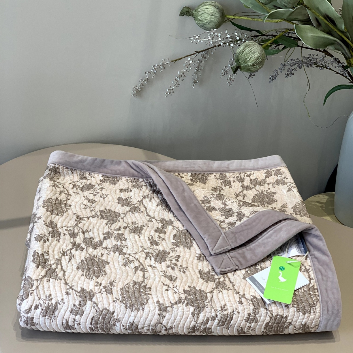 91家纺网 家纺一手货源 找家纺 汇庭 2025秋冬新款卡司绒单品床盖系列 悦雅舒