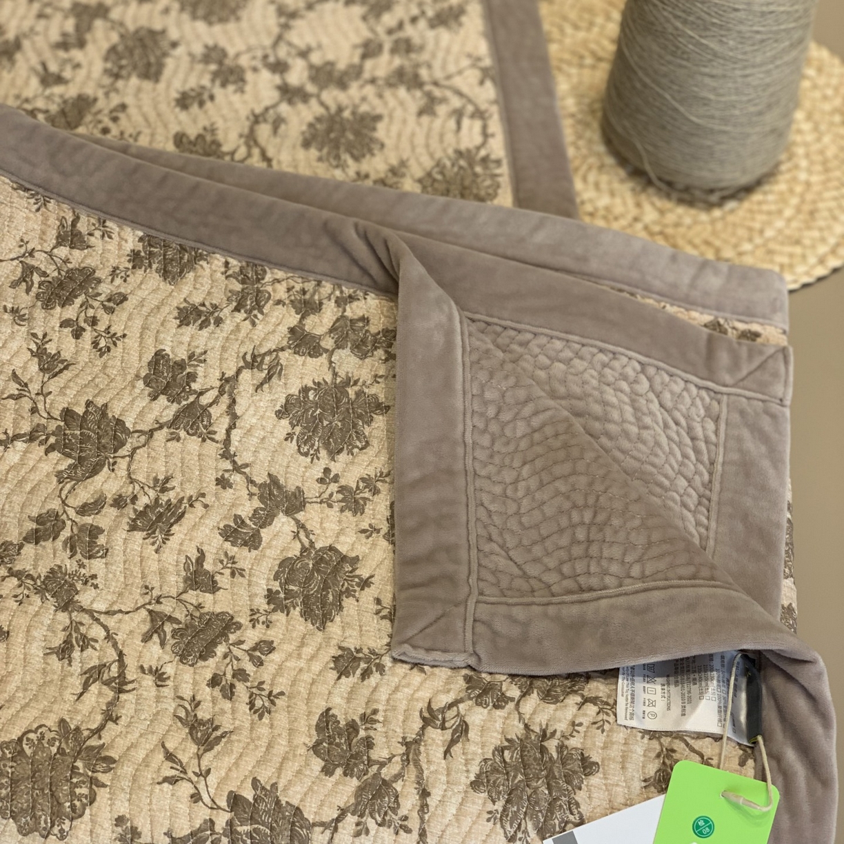 91家纺网 家纺一手货源 找家纺 汇庭 2025秋冬新款卡司绒单品床盖系列 悦雅舒