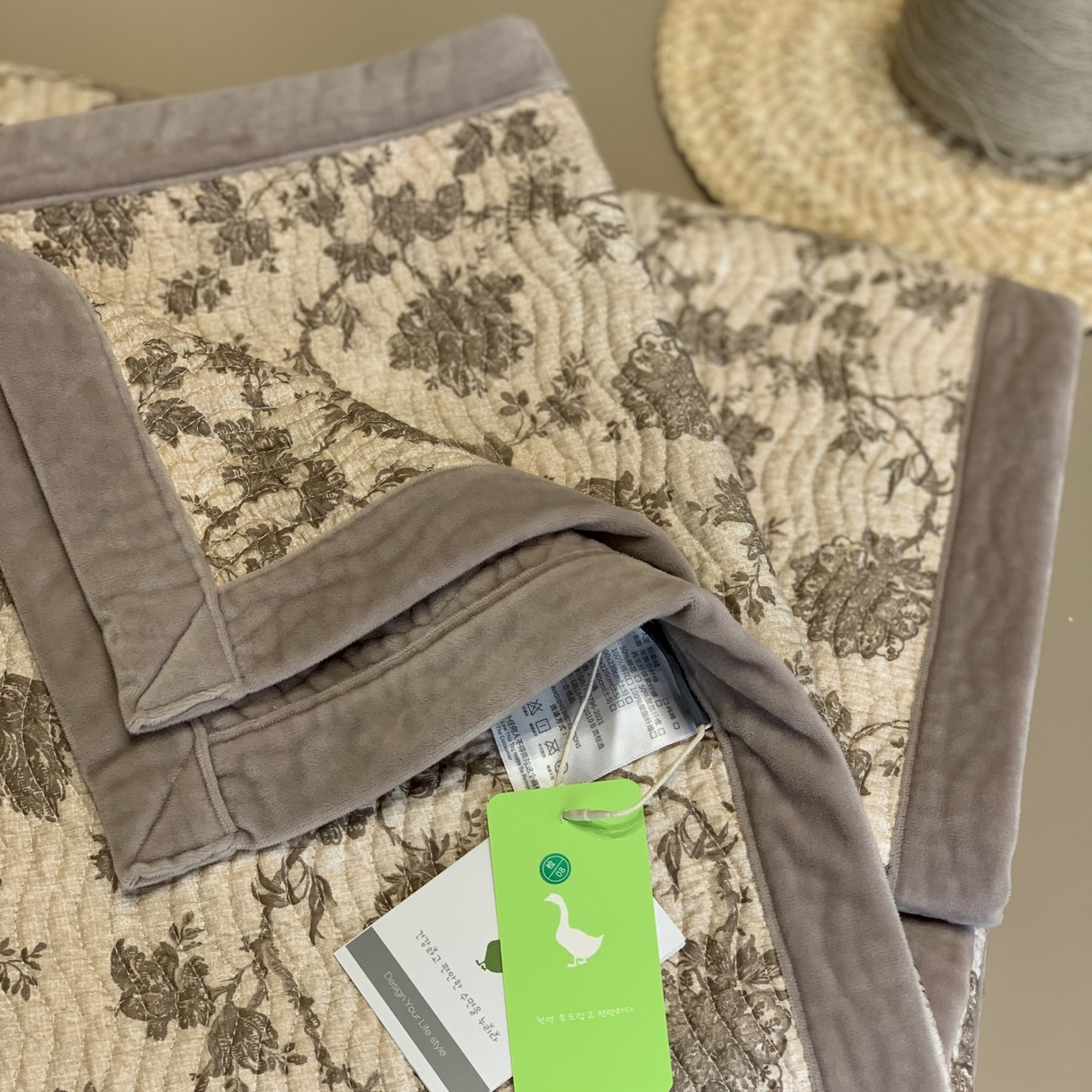 91家纺网 家纺一手货源 找家纺 汇庭 2025秋冬新款卡司绒单品床盖系列 悦雅舒