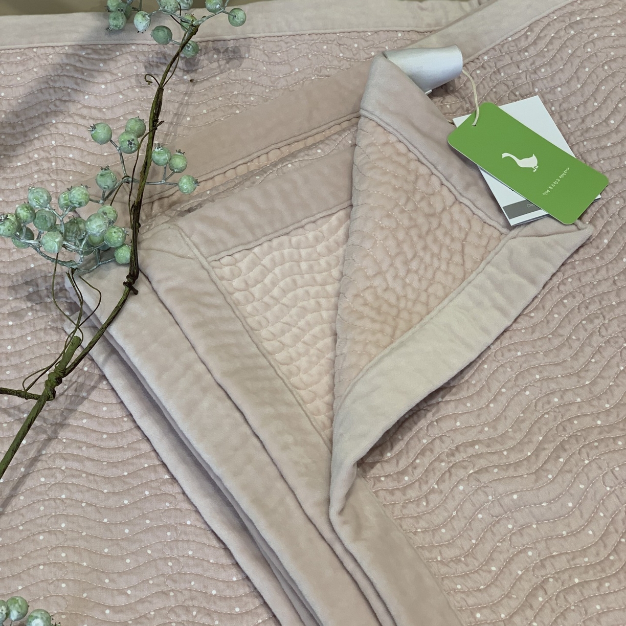 91家纺网 家纺一手货源 找家纺 汇庭 2025秋冬新款卡司绒单品床盖系列 气泡粉