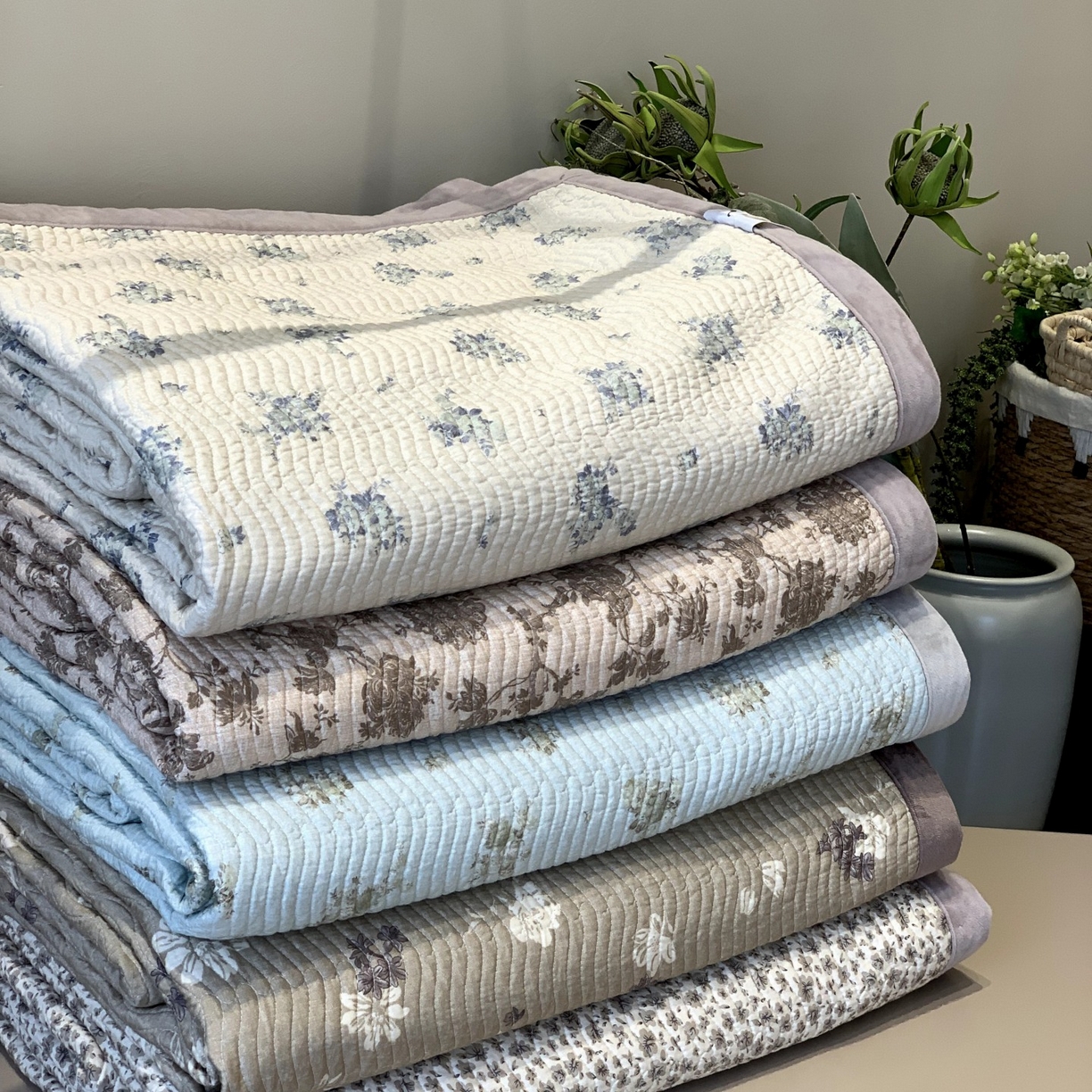 91家纺网 家纺一手货源 找家纺 汇庭 2025秋冬新款卡司绒单品床盖系列 组合