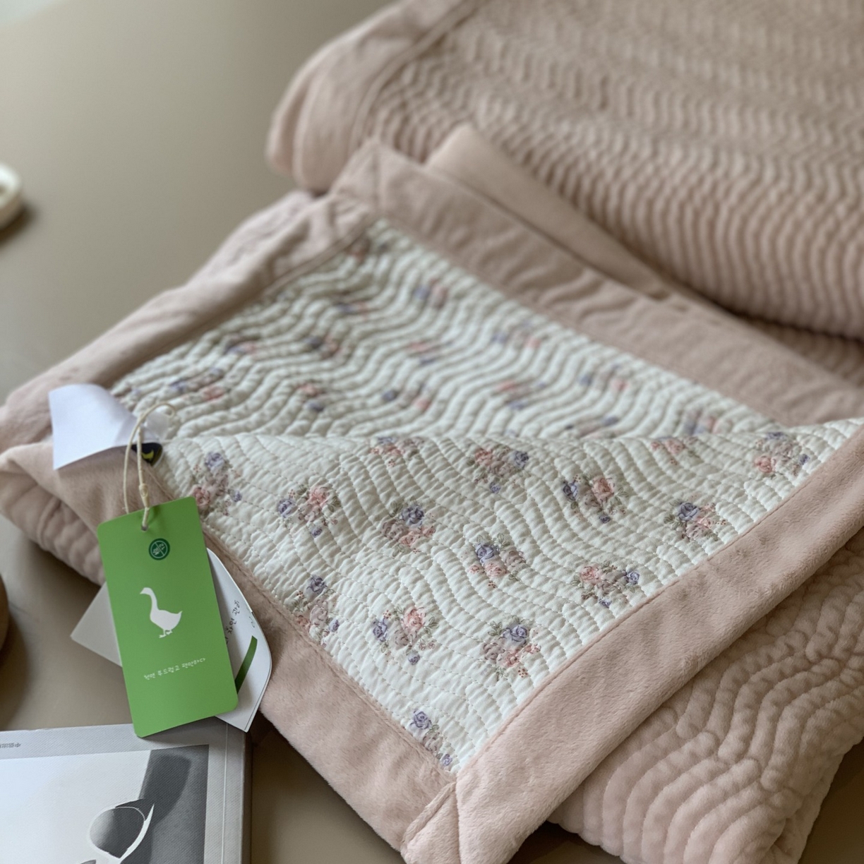 91家纺网 家纺一手货源 找家纺 汇庭 2025秋冬新款卡司绒单品床盖系列 蜜语