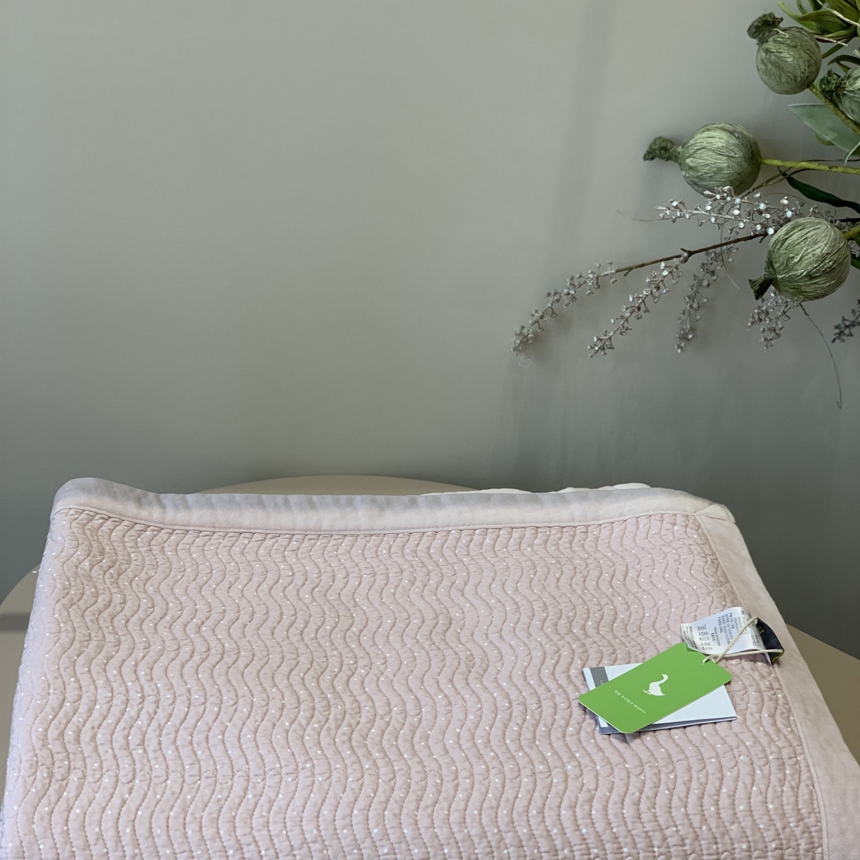 91家纺网 家纺一手货源 找家纺 汇庭 2025秋冬新款卡司绒单品床盖系列 气泡粉