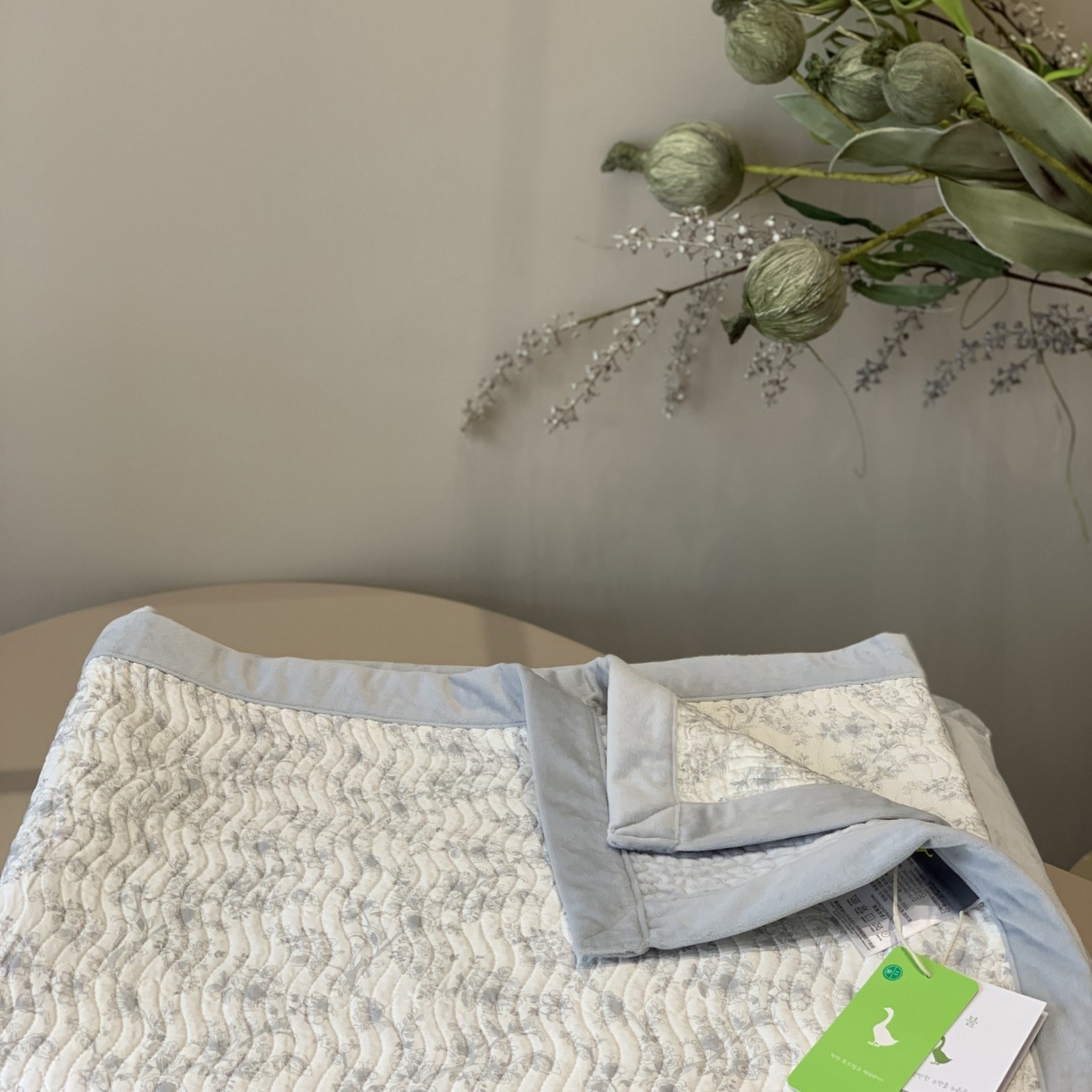 91家纺网 家纺一手货源 找家纺 汇庭 2025秋冬新款卡司绒单品床盖系列 柯蓝特