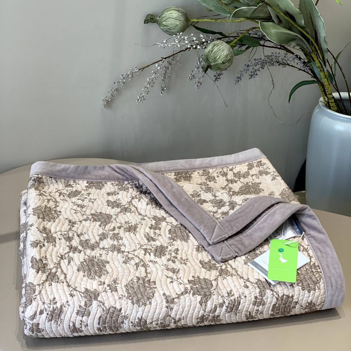 91家纺网 家纺一手货源 找家纺 汇庭 2025秋冬新款卡司绒单品床盖系列 悦雅舒