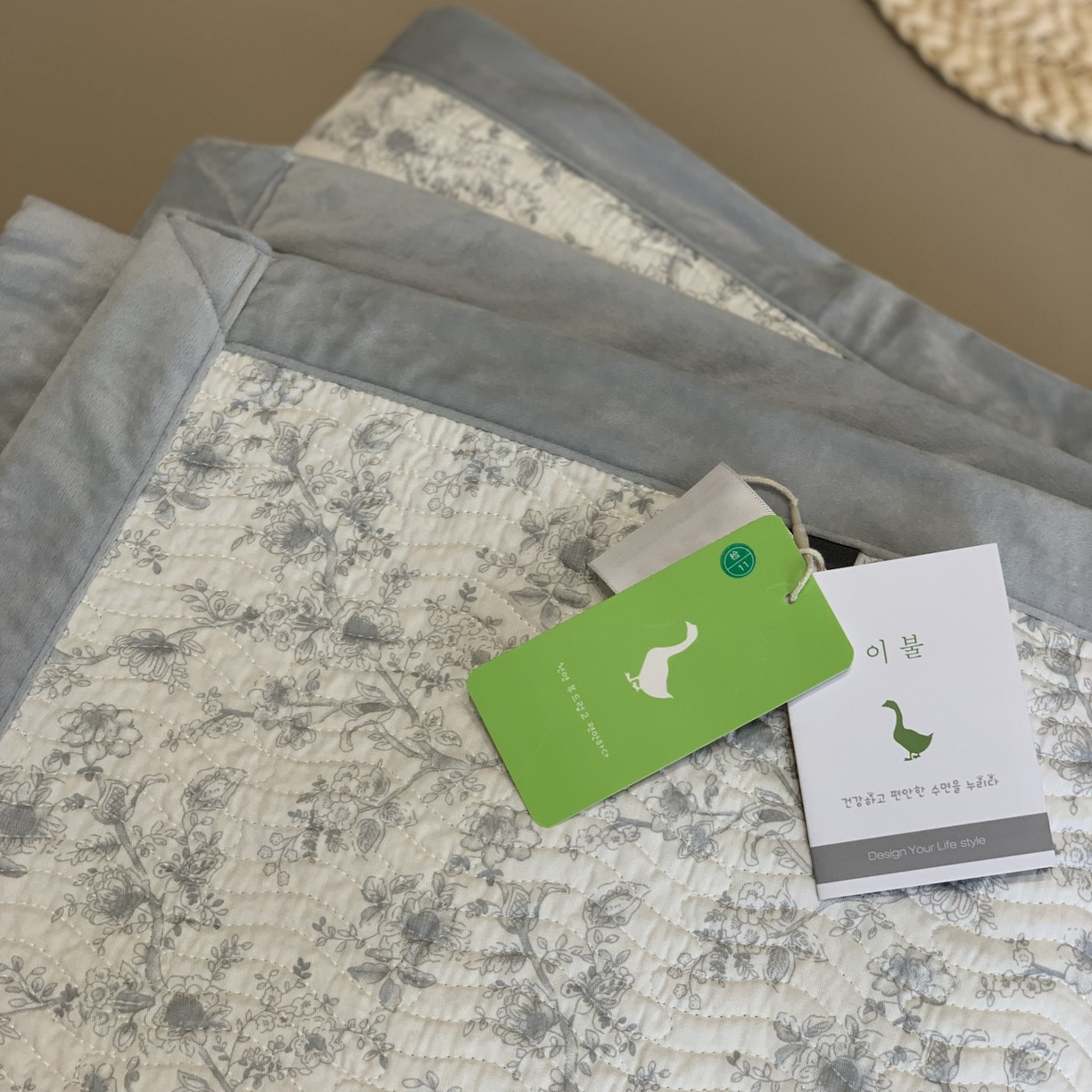 91家纺网 家纺一手货源 找家纺 汇庭 2025秋冬新款卡司绒单品床盖系列 柯蓝特