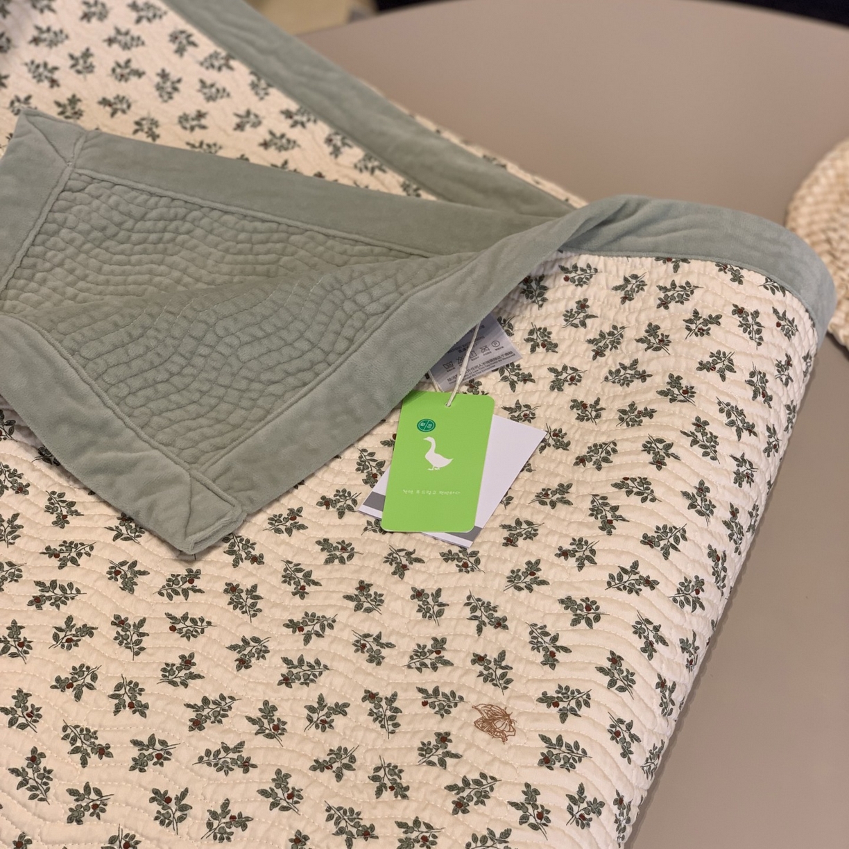 91家纺网 家纺一手货源 找家纺 汇庭 2025秋冬新款卡司绒单品床盖系列 欧菲绿