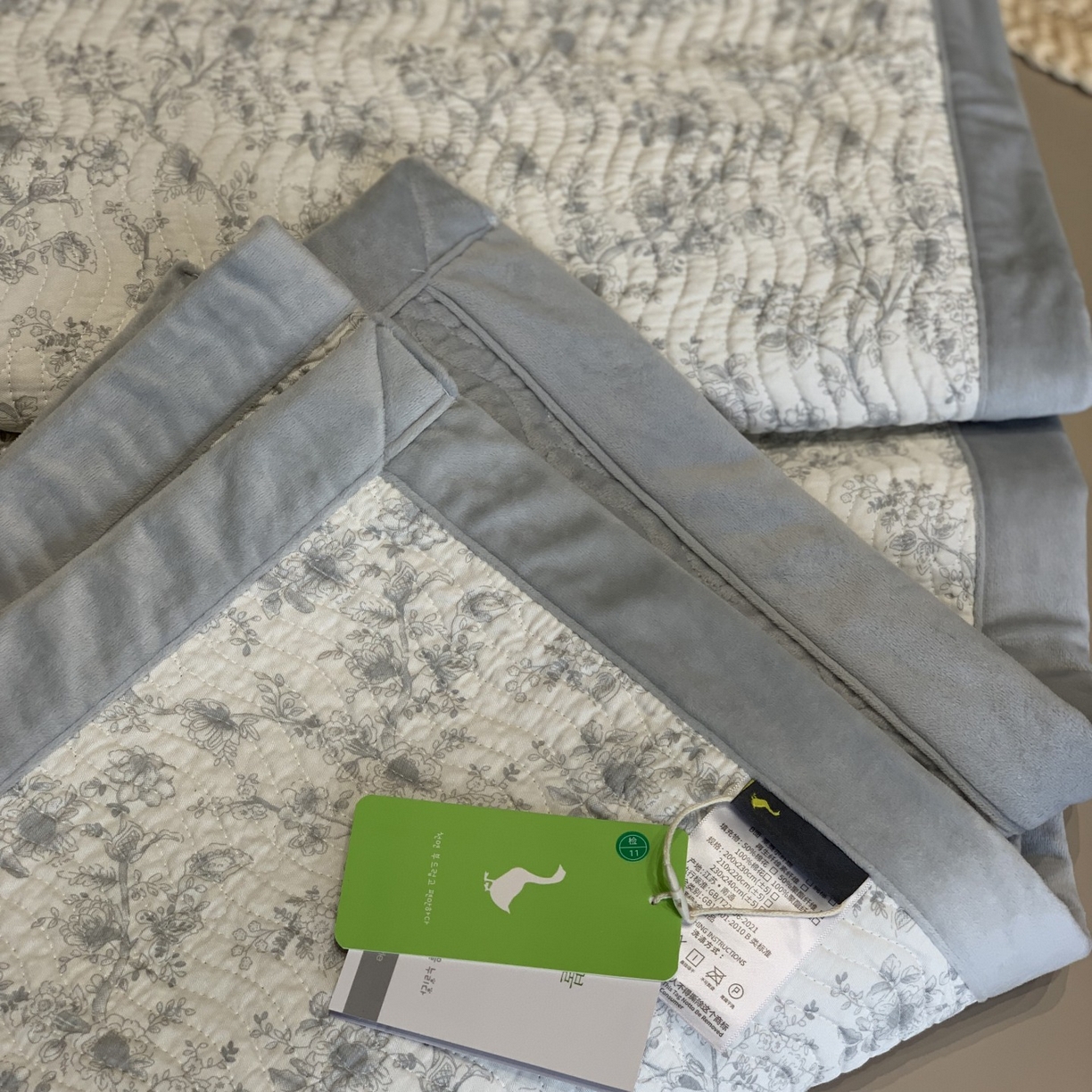 91家纺网 家纺一手货源 找家纺 汇庭 2025秋冬新款卡司绒单品床盖系列 柯蓝特