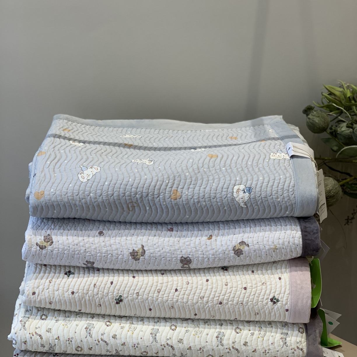 91家纺网 家纺一手货源 找家纺 汇庭 2025秋冬新款卡司绒单品床盖系列 组合