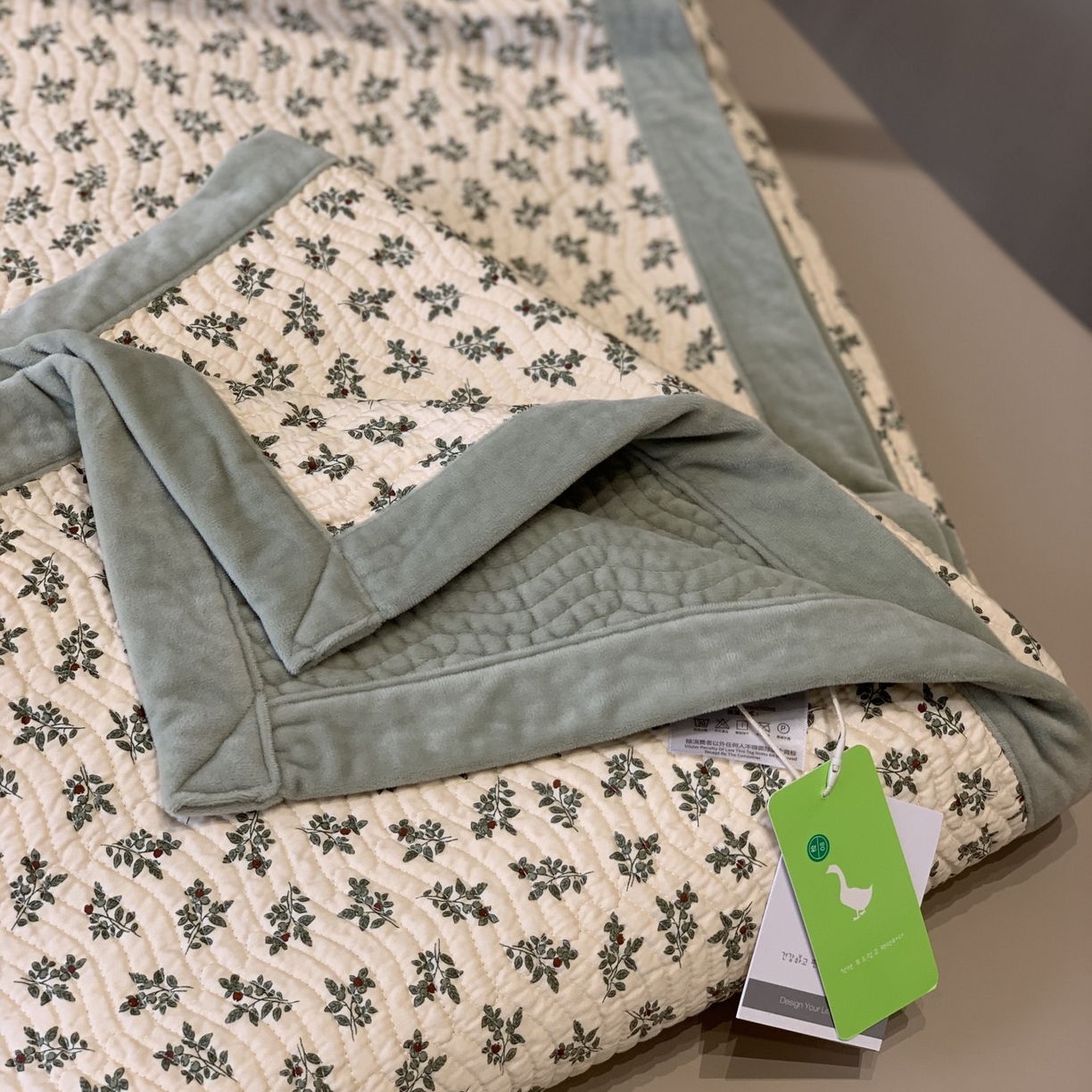91家纺网 家纺一手货源 找家纺 汇庭 2025秋冬新款卡司绒单品床盖系列 欧菲绿