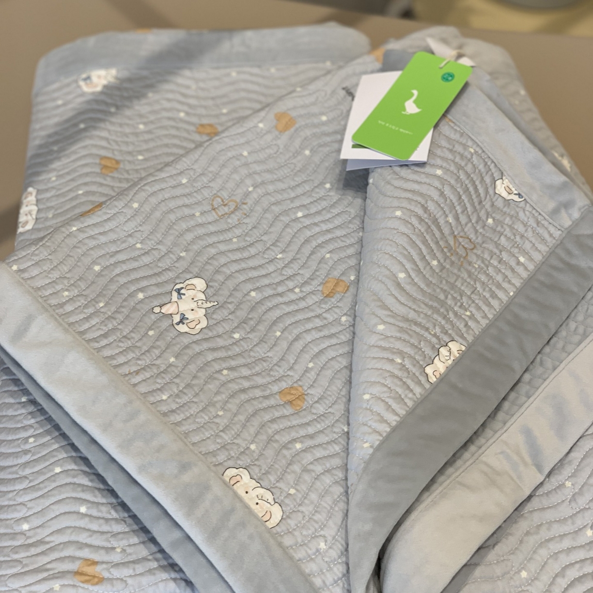 91家纺网 家纺一手货源 找家纺 汇庭 2025秋冬新款卡司绒单品床盖系列 西贝象