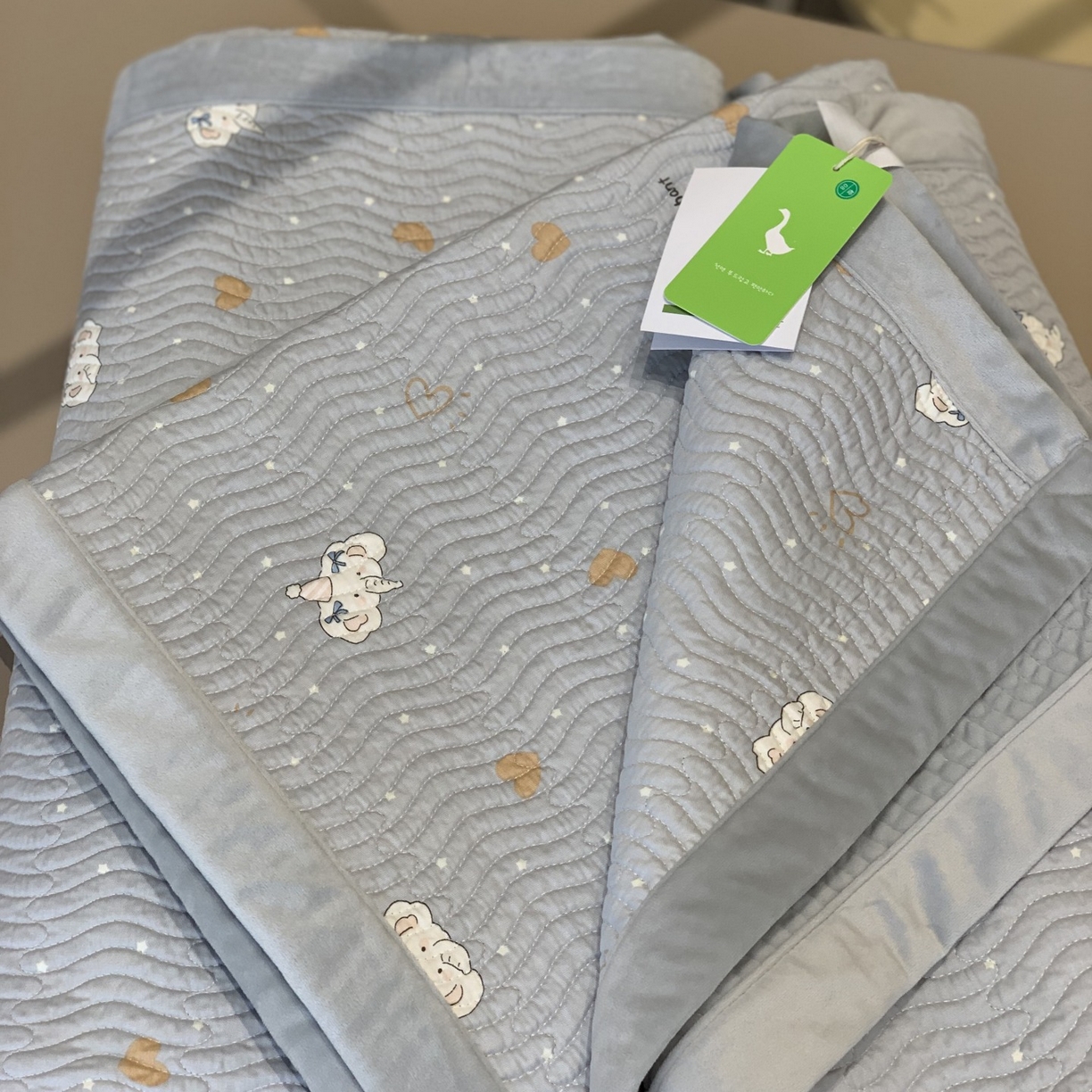 91家纺网 家纺一手货源 找家纺 汇庭 2025秋冬新款卡司绒单品床盖系列 西贝象