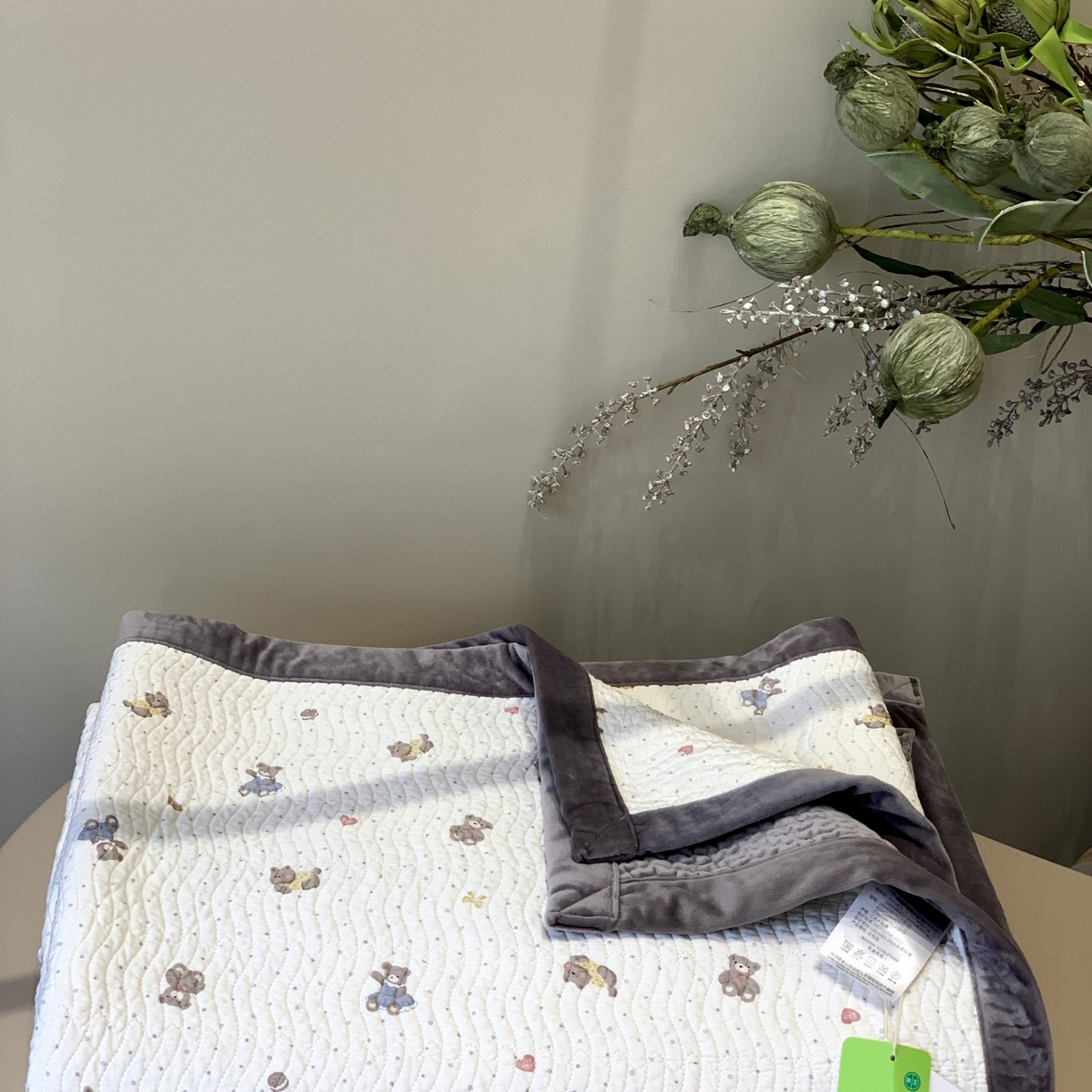 91家纺网 家纺一手货源 找家纺 汇庭 2025秋冬新款卡司绒单品床盖系列 西贝熊