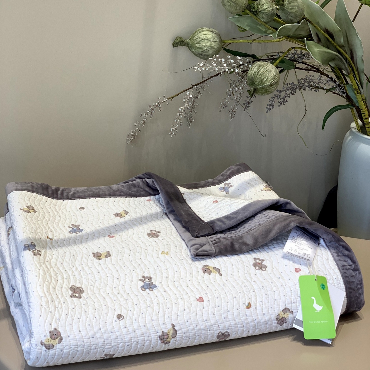 91家纺网 家纺一手货源 找家纺 汇庭 2025秋冬新款卡司绒单品床盖系列 西贝熊