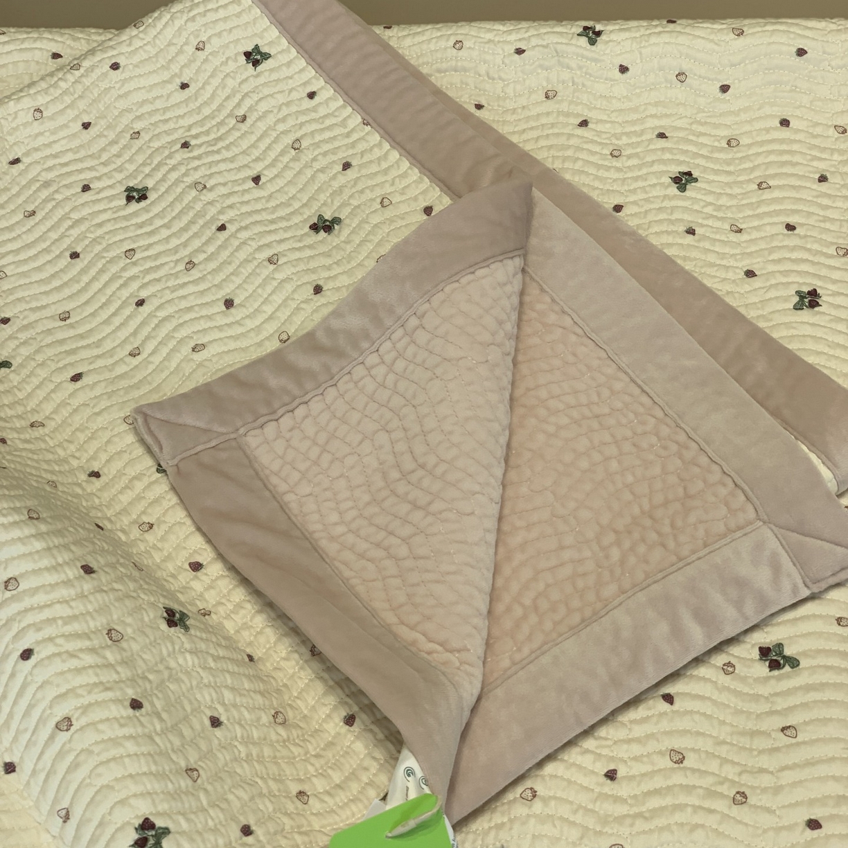 91家纺网 家纺一手货源 找家纺 汇庭 2025秋冬新款卡司绒单品床盖系列 芝麻花