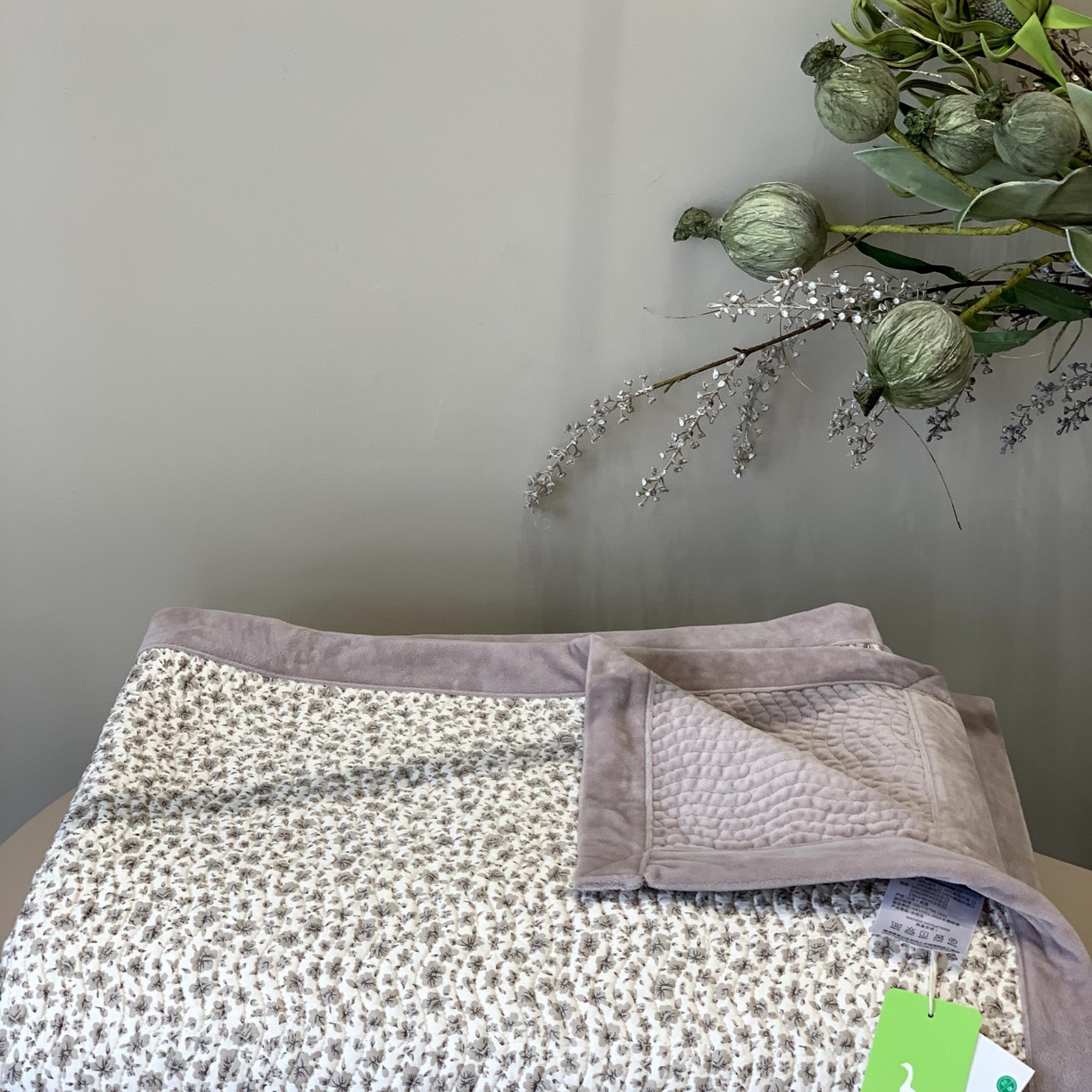 91家纺网 家纺一手货源 找家纺 汇庭 2025秋冬新款卡司绒单品床盖系列 陶紫