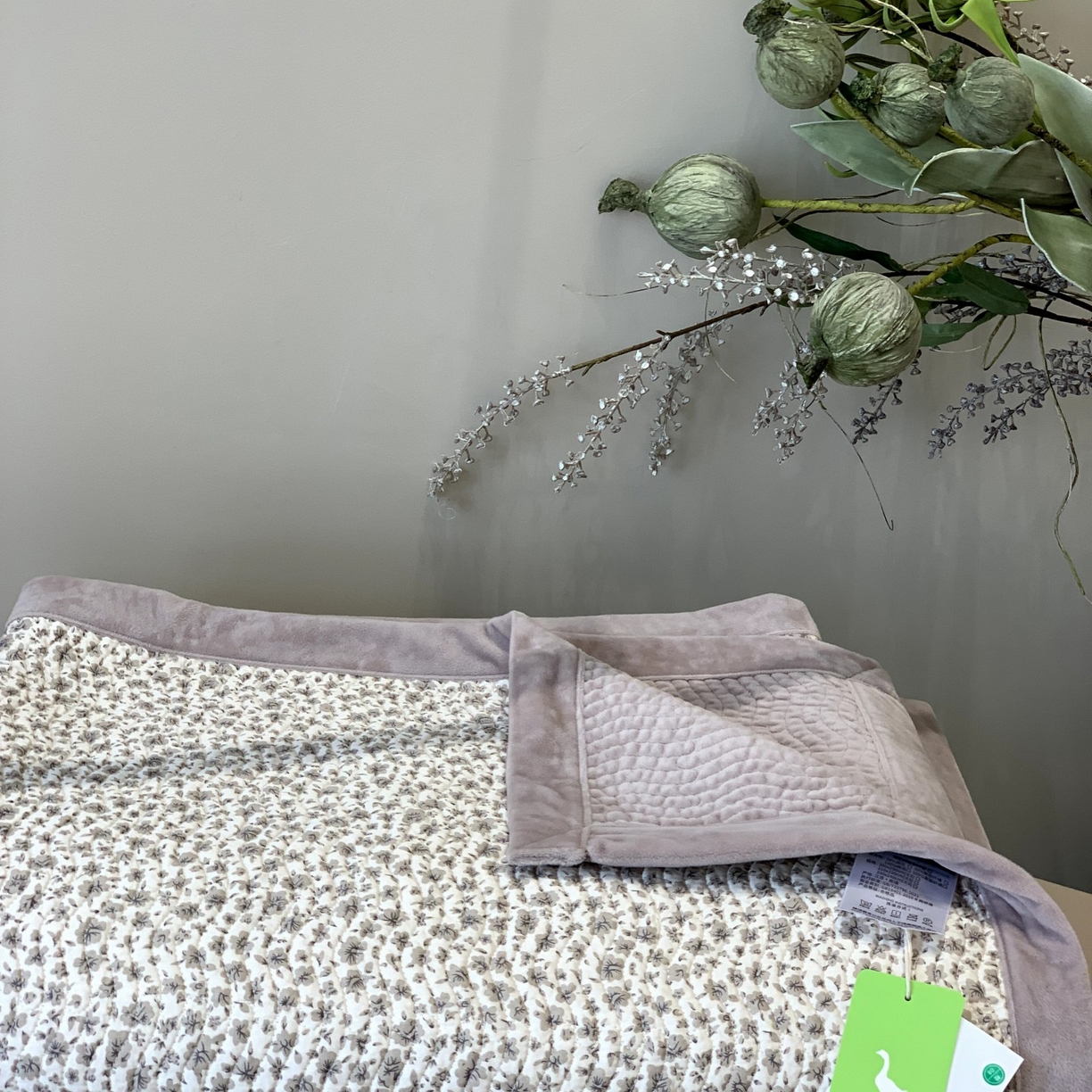 91家纺网 家纺一手货源 找家纺 汇庭 2025秋冬新款卡司绒单品床盖系列 陶紫