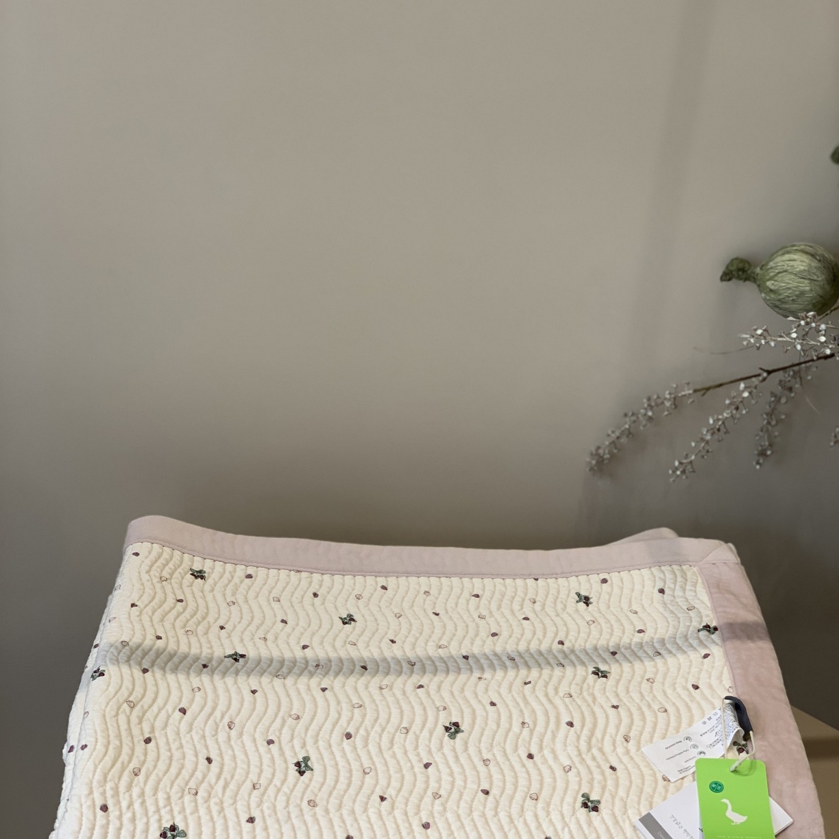 91家纺网 家纺一手货源 找家纺 汇庭 2025秋冬新款卡司绒单品床盖系列 芝麻花