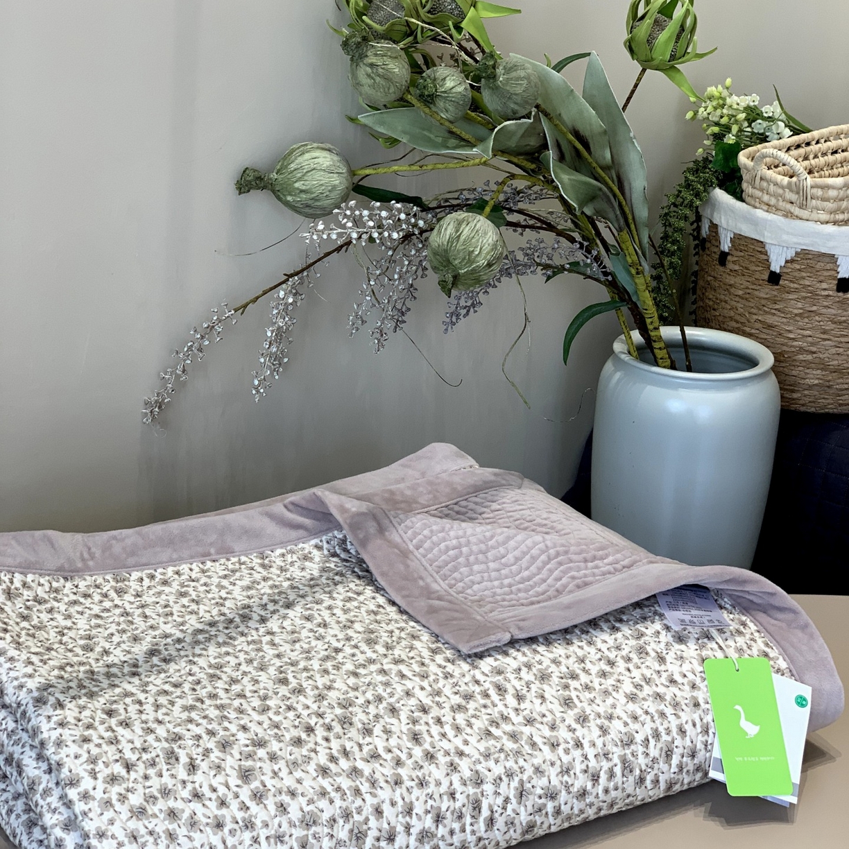 91家纺网 家纺一手货源 找家纺 汇庭 2025秋冬新款卡司绒单品床盖系列 陶紫