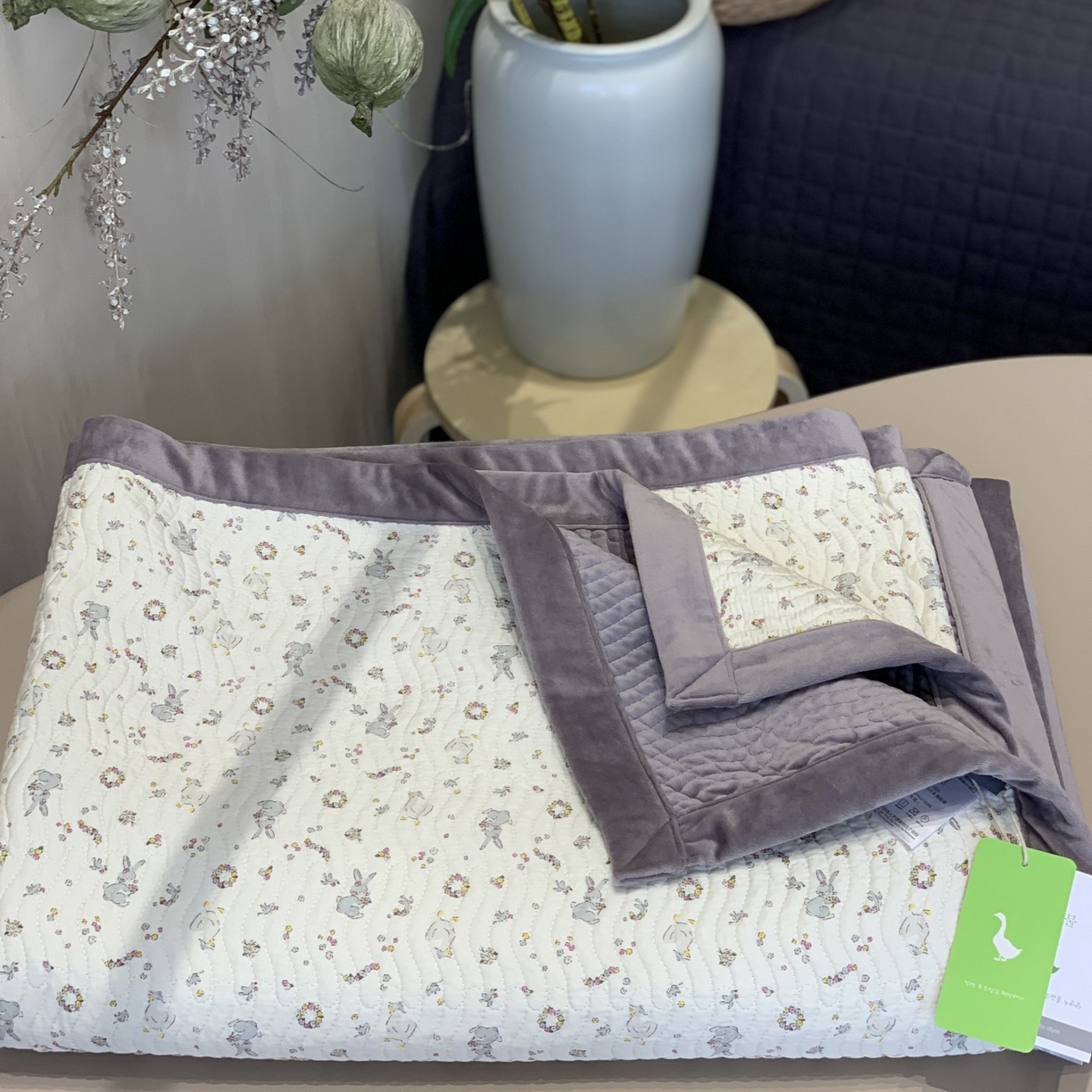 91家纺网 家纺一手货源 找家纺 汇庭 2025秋冬新款卡司绒单品床盖系列 元气兔