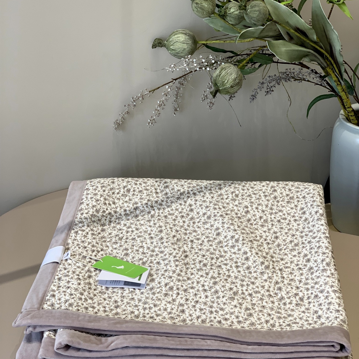 91家纺网 家纺一手货源 找家纺 汇庭 2025秋冬新款卡司绒单品床盖系列 陶紫