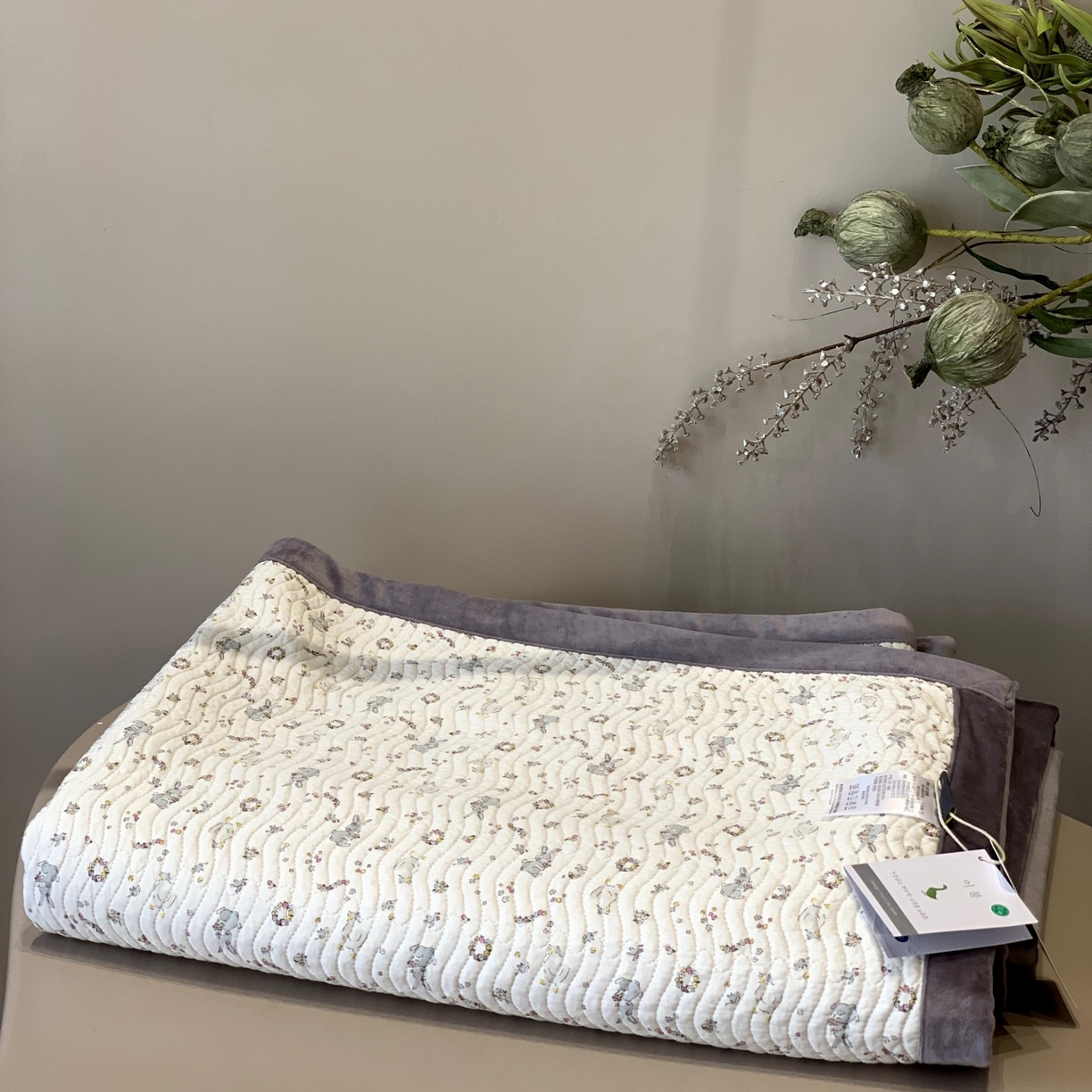 91家纺网 家纺一手货源 找家纺 汇庭 2025秋冬新款卡司绒单品床盖系列 元气兔