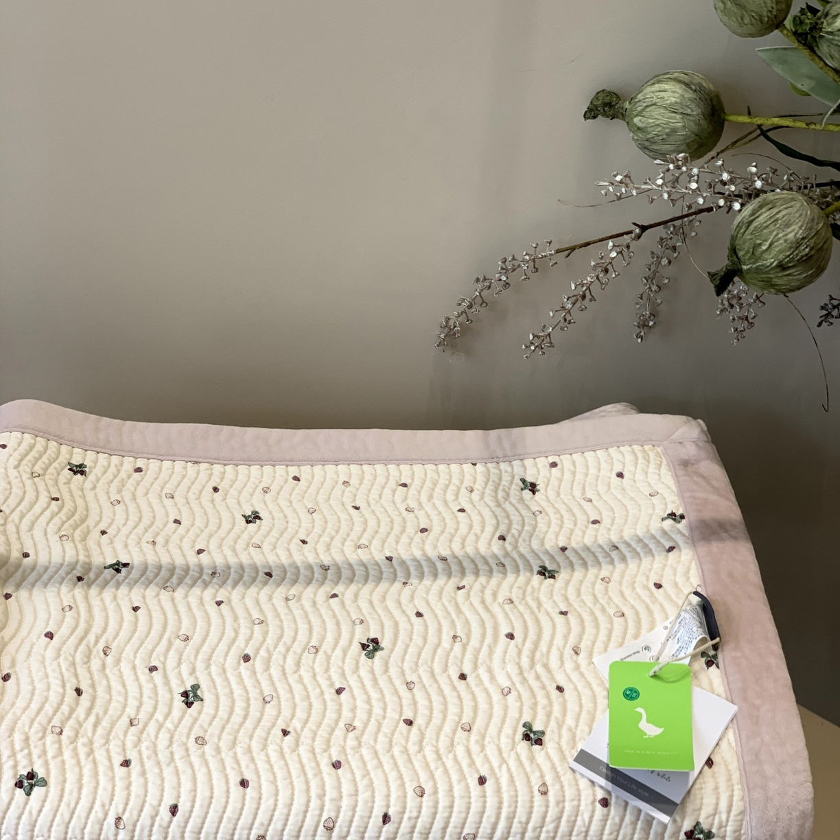 91家纺网 家纺一手货源 找家纺 汇庭 2025秋冬新款卡司绒单品床盖系列 芝麻花