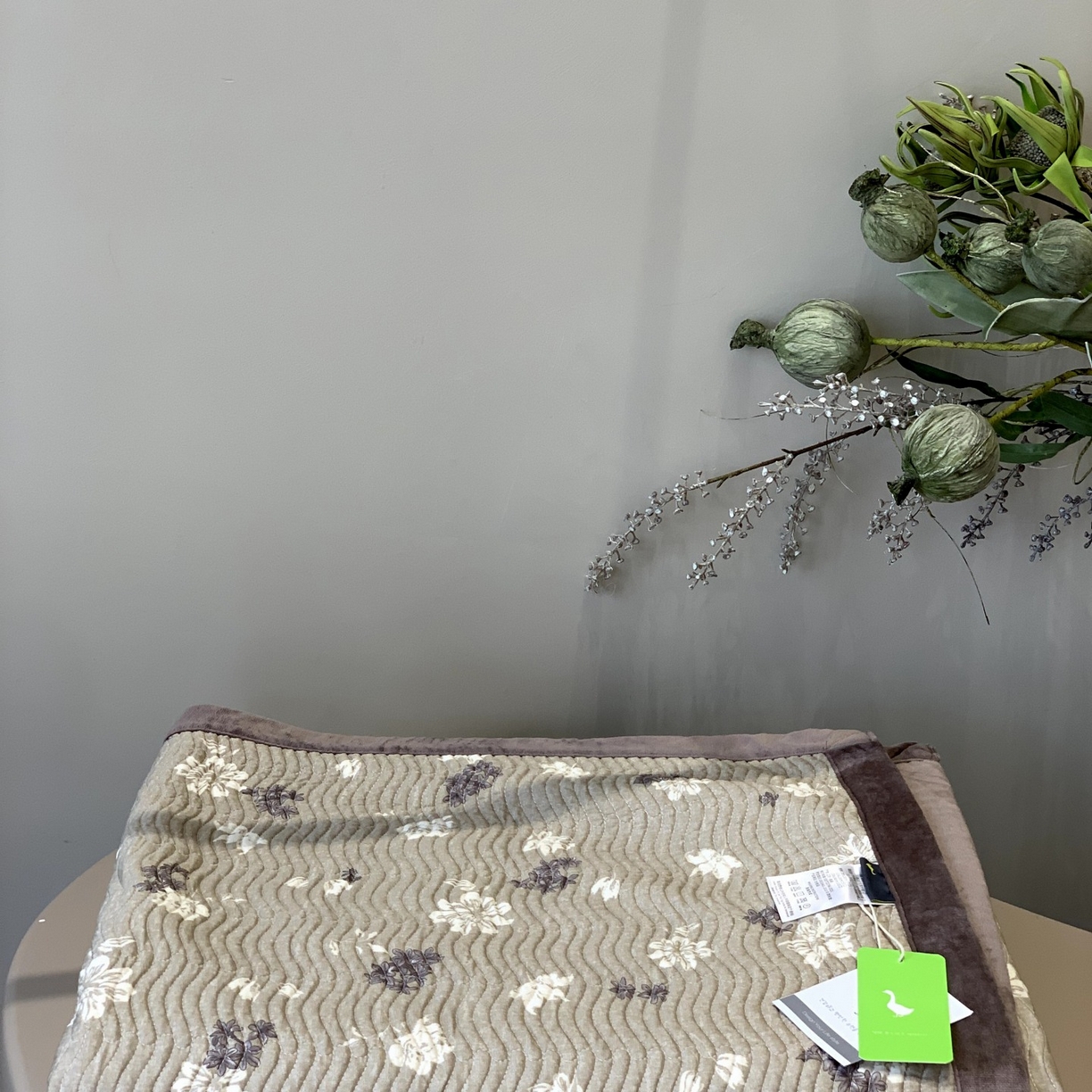 91家纺网 家纺一手货源 找家纺 汇庭 2025秋冬新款卡司绒单品床盖系列 秋风里