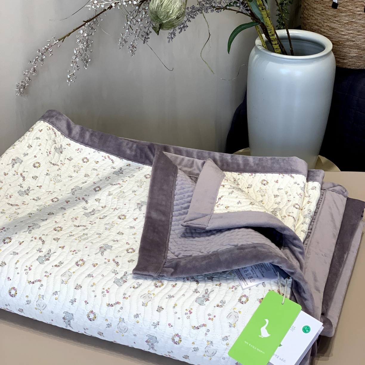 91家纺网 家纺一手货源 找家纺 汇庭 2025秋冬新款卡司绒单品床盖系列 元气兔